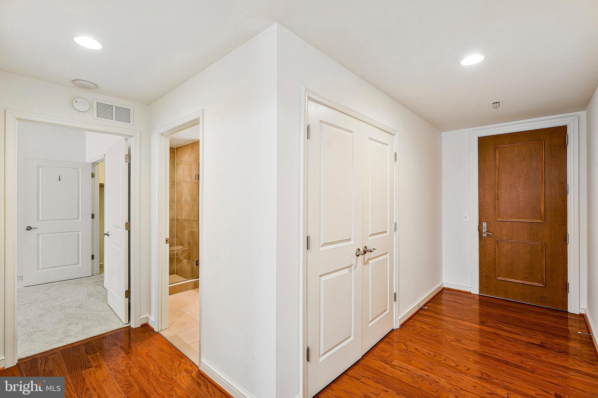 MIDTOWN AT RESTON TOWN CENTER - Residential