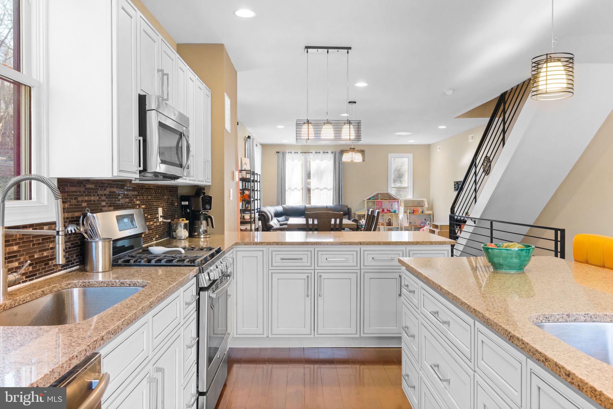 ROXBOROUGH - Residential