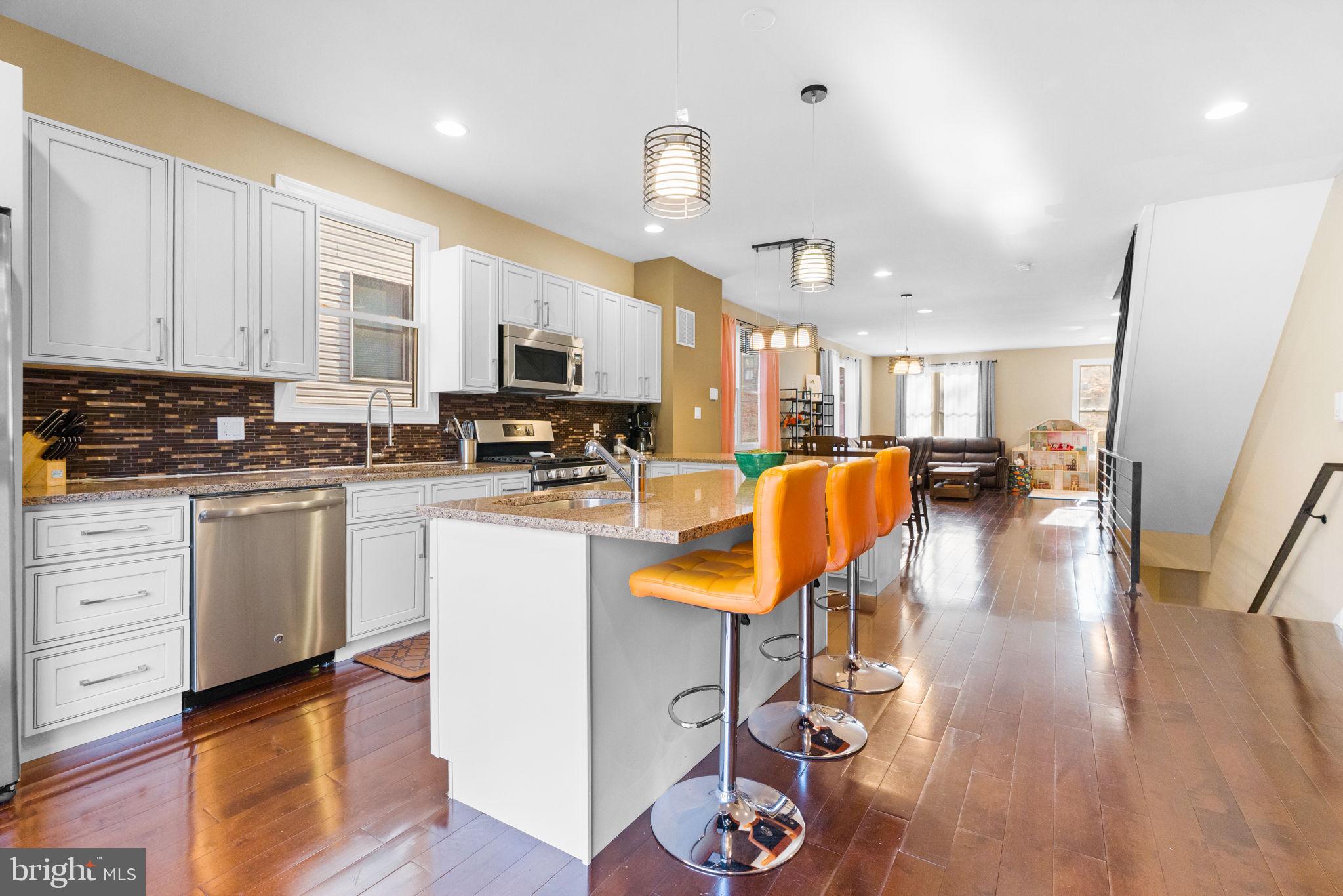 ROXBOROUGH - Residential