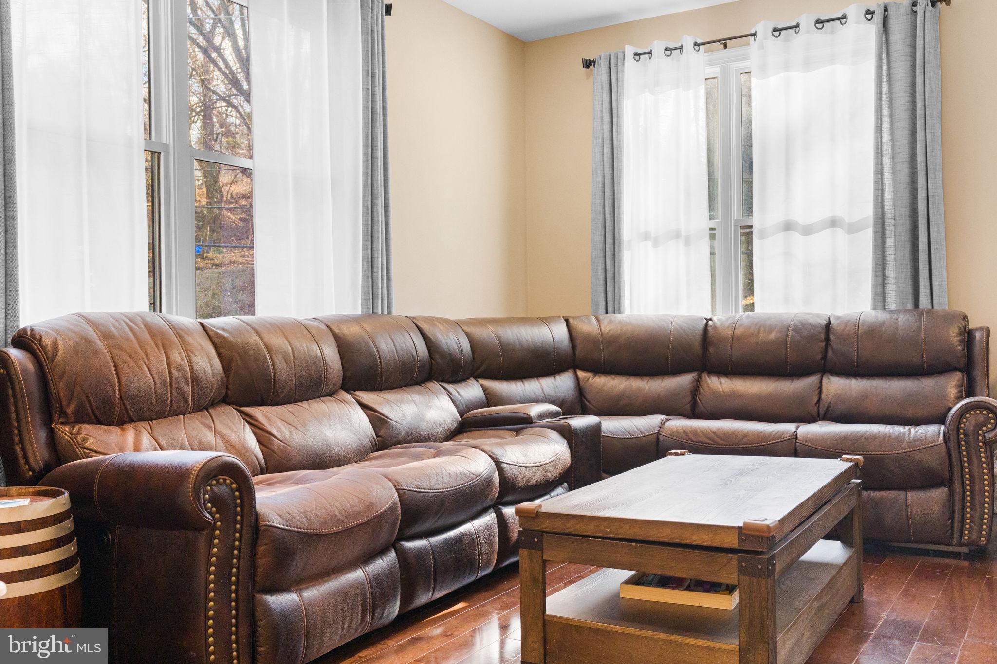 ROXBOROUGH - Residential