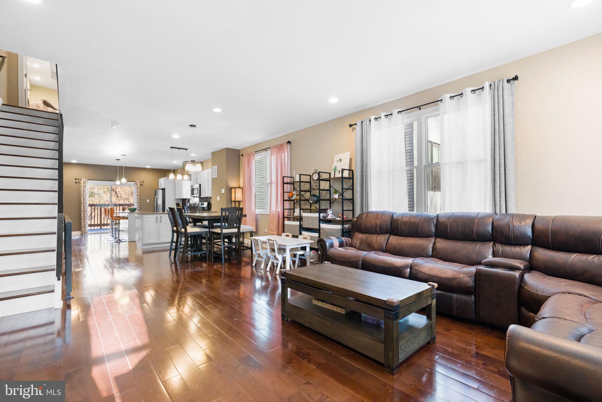 ROXBOROUGH - Residential