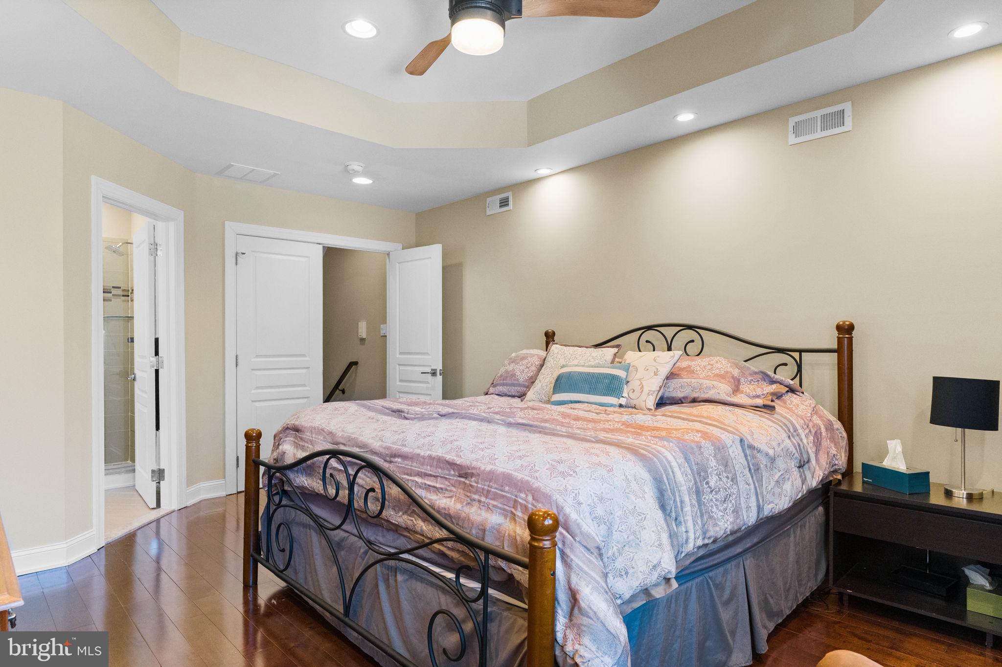 ROXBOROUGH - Residential