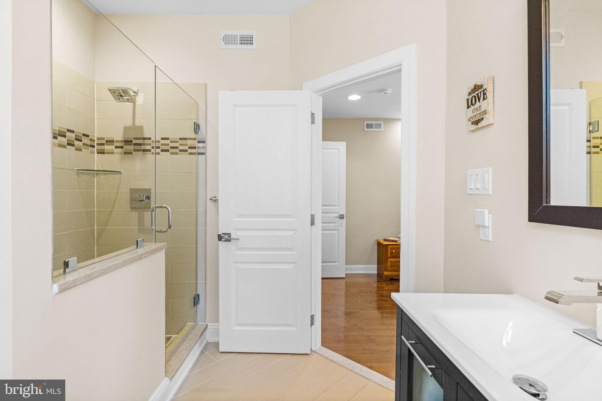 ROXBOROUGH - Residential