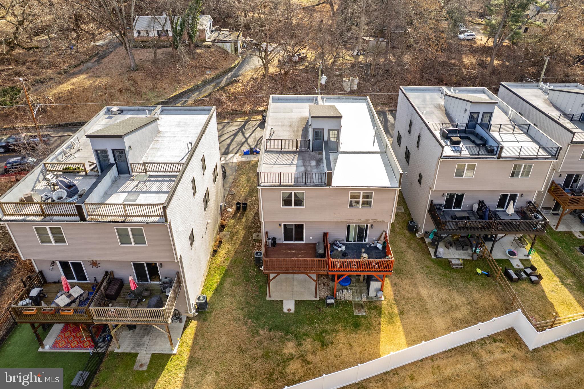 ROXBOROUGH - Residential