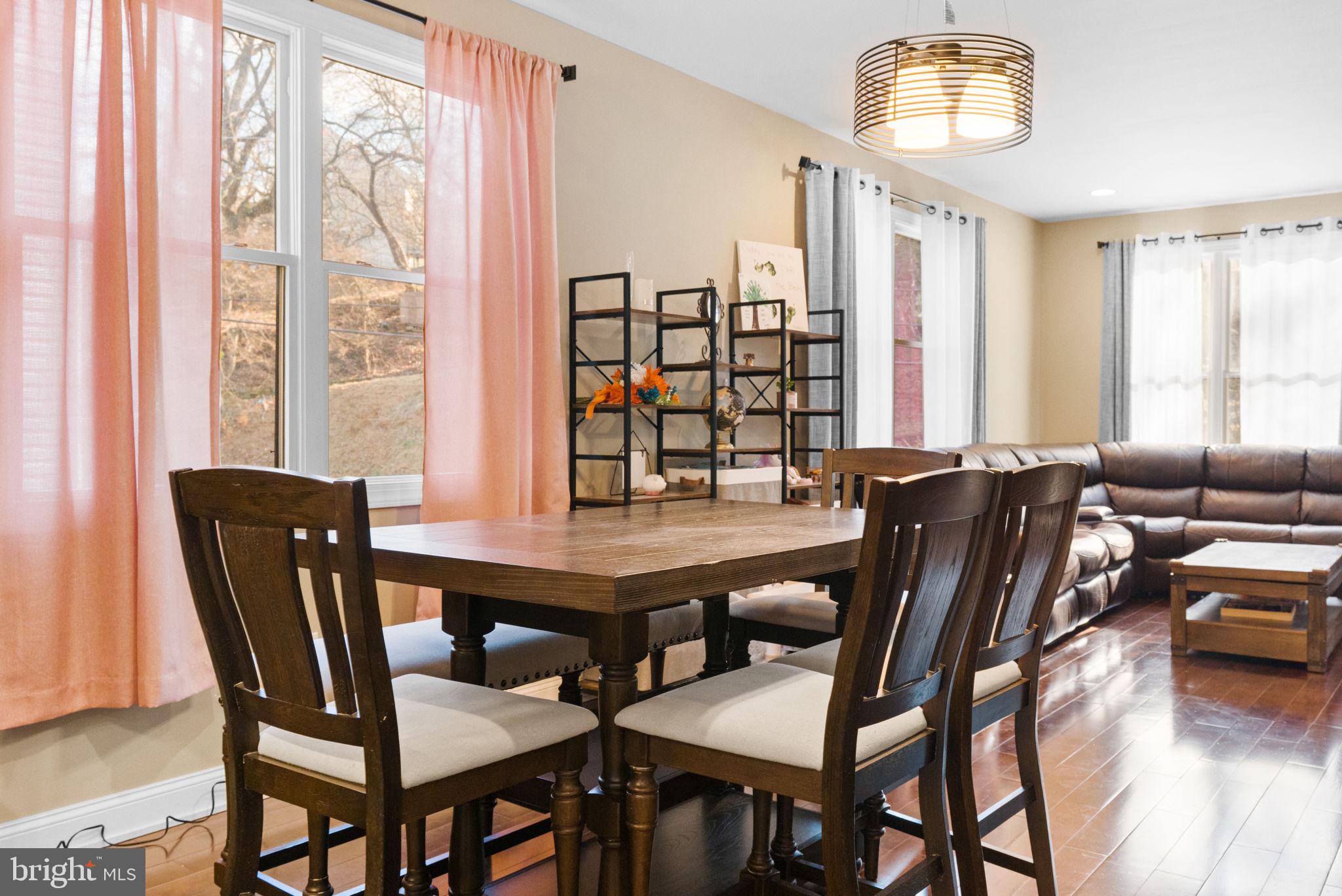 ROXBOROUGH - Residential