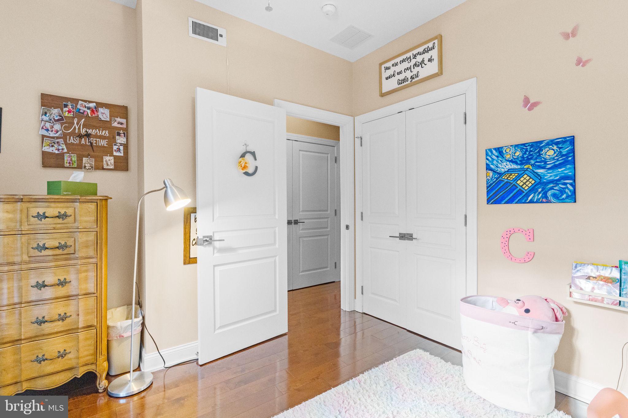 ROXBOROUGH - Residential