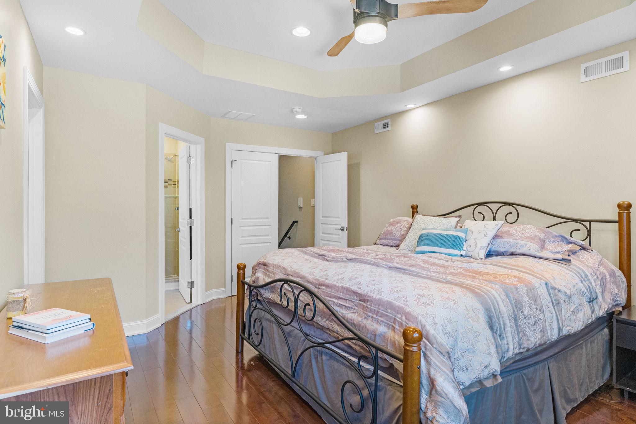 ROXBOROUGH - Residential