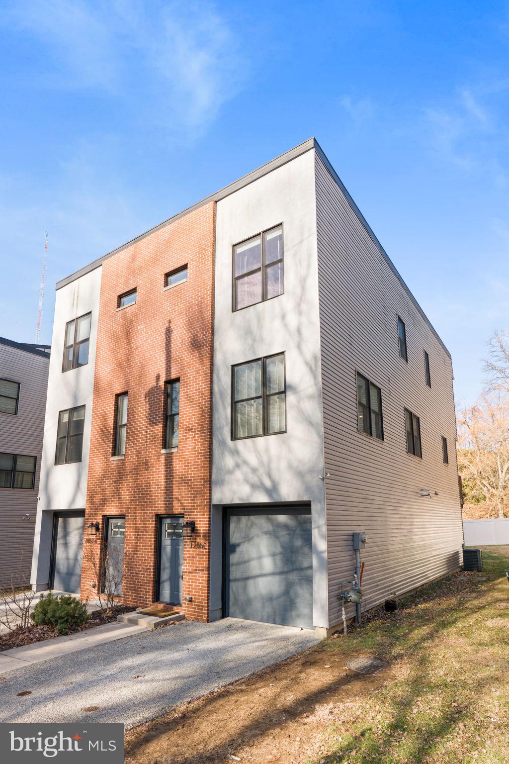 ROXBOROUGH - Residential