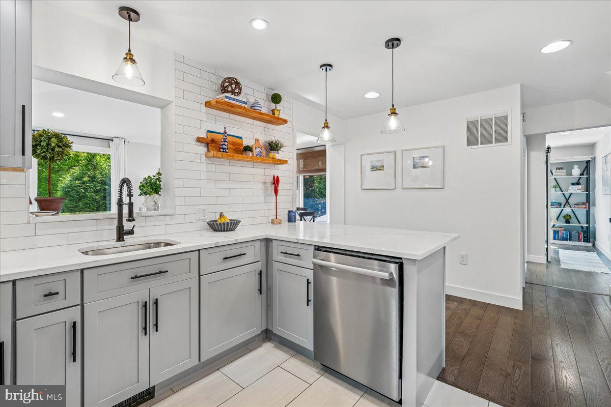 ROCK CREEK PALISADES - Residential