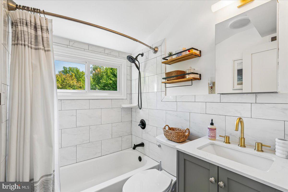 ROCK CREEK PALISADES - Residential