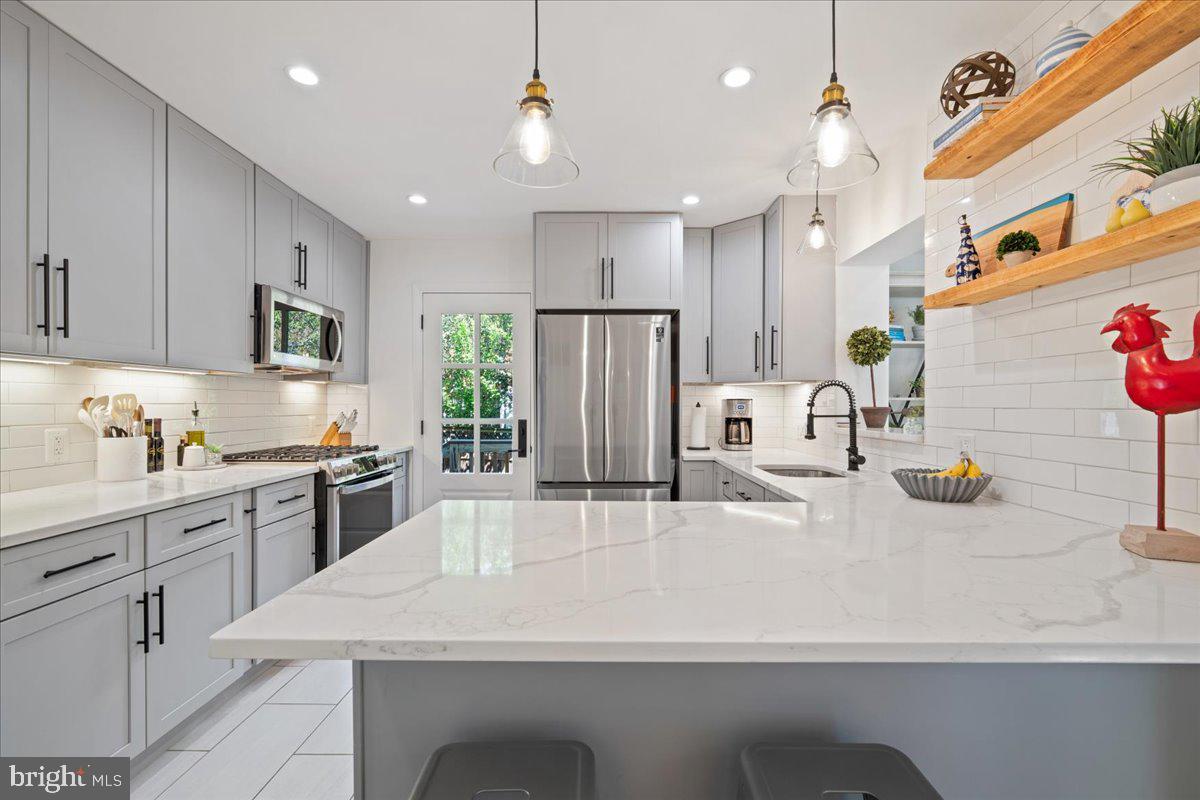 ROCK CREEK PALISADES - Residential