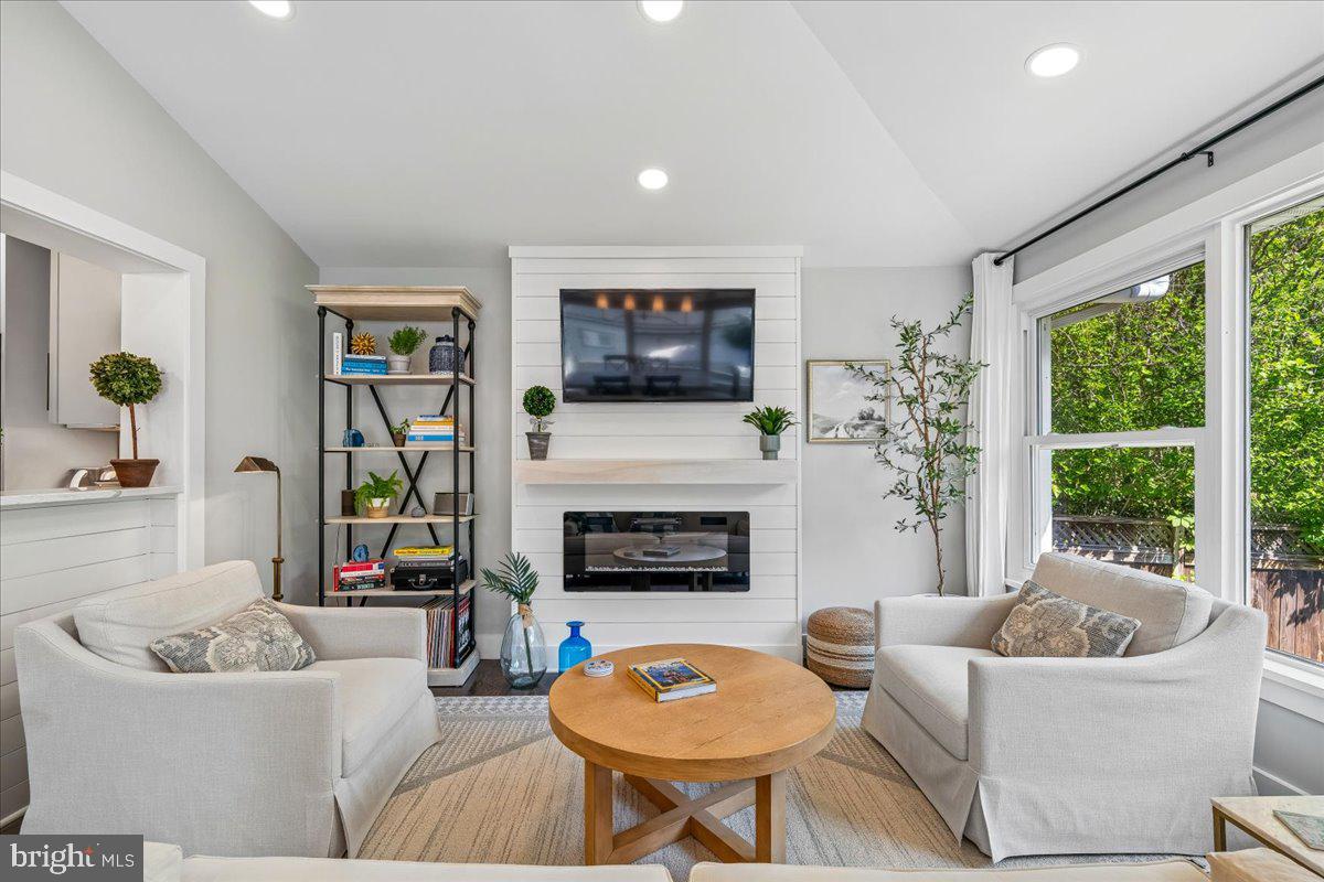 ROCK CREEK PALISADES - Residential