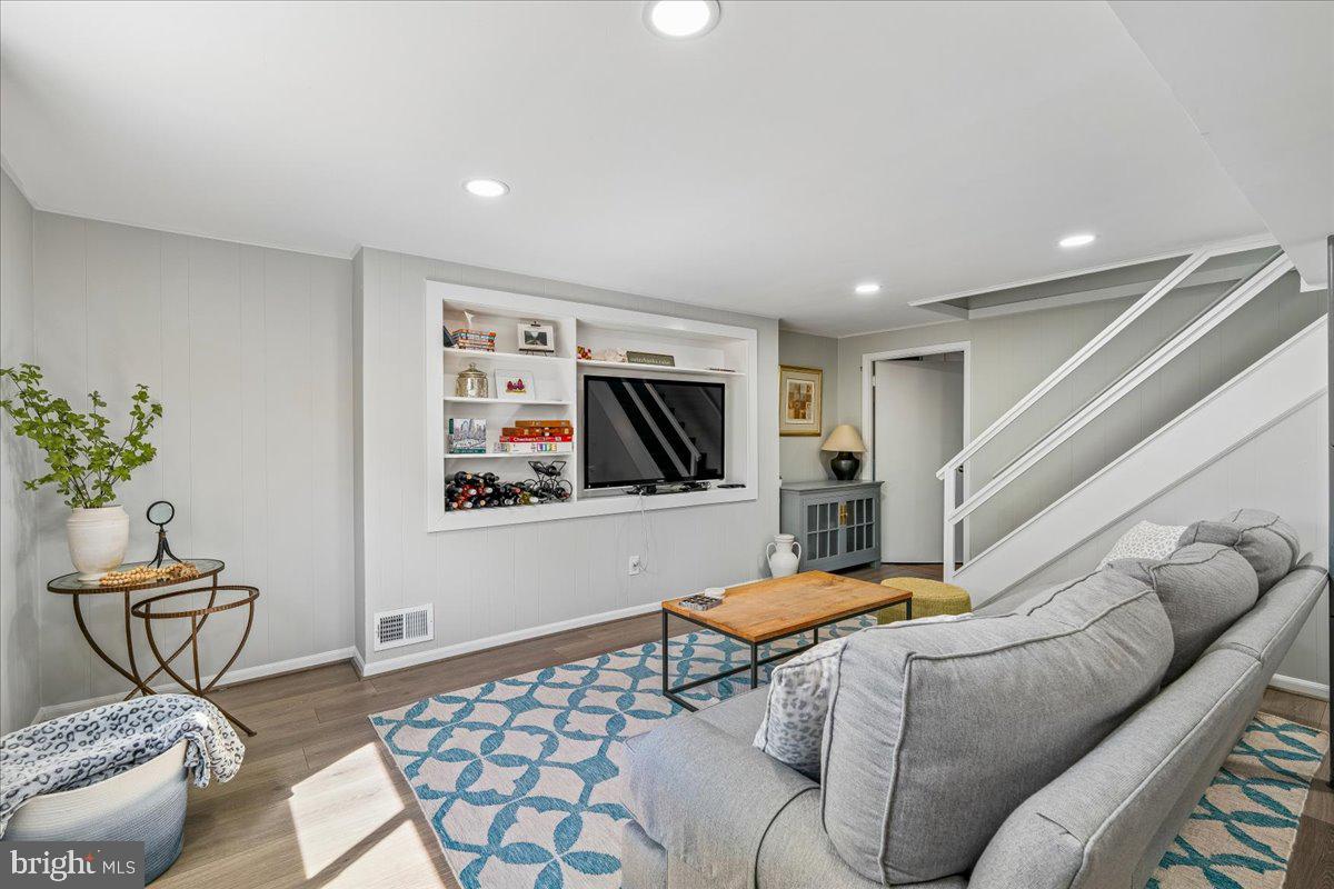 ROCK CREEK PALISADES - Residential