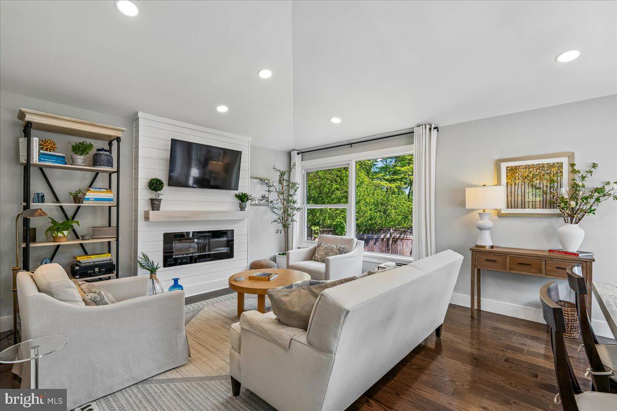 ROCK CREEK PALISADES - Residential