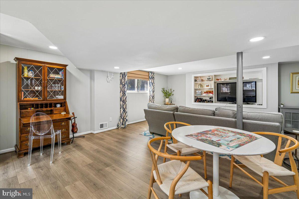 ROCK CREEK PALISADES - Residential