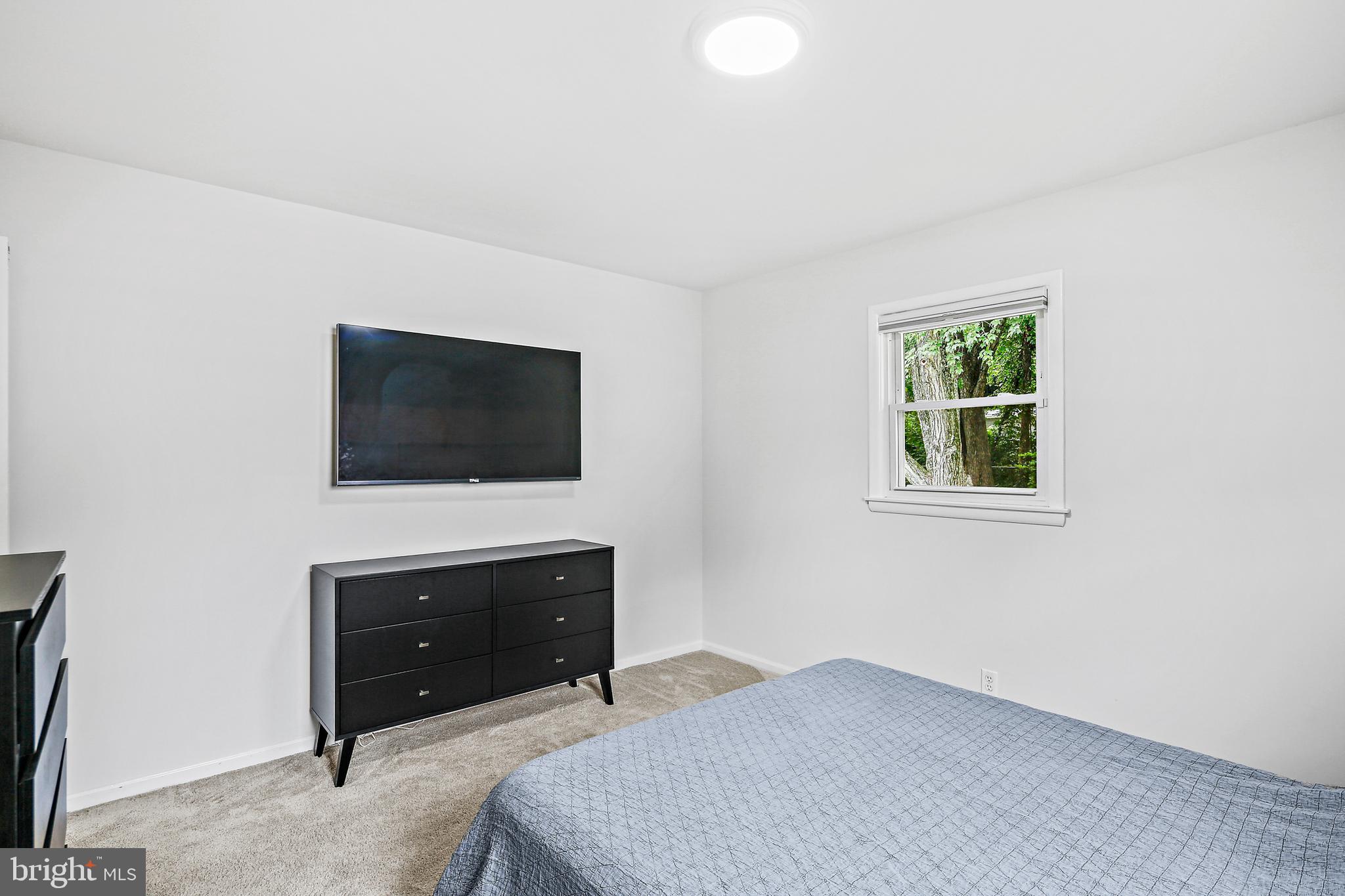 WHITFIELD KNOLLS - Residential