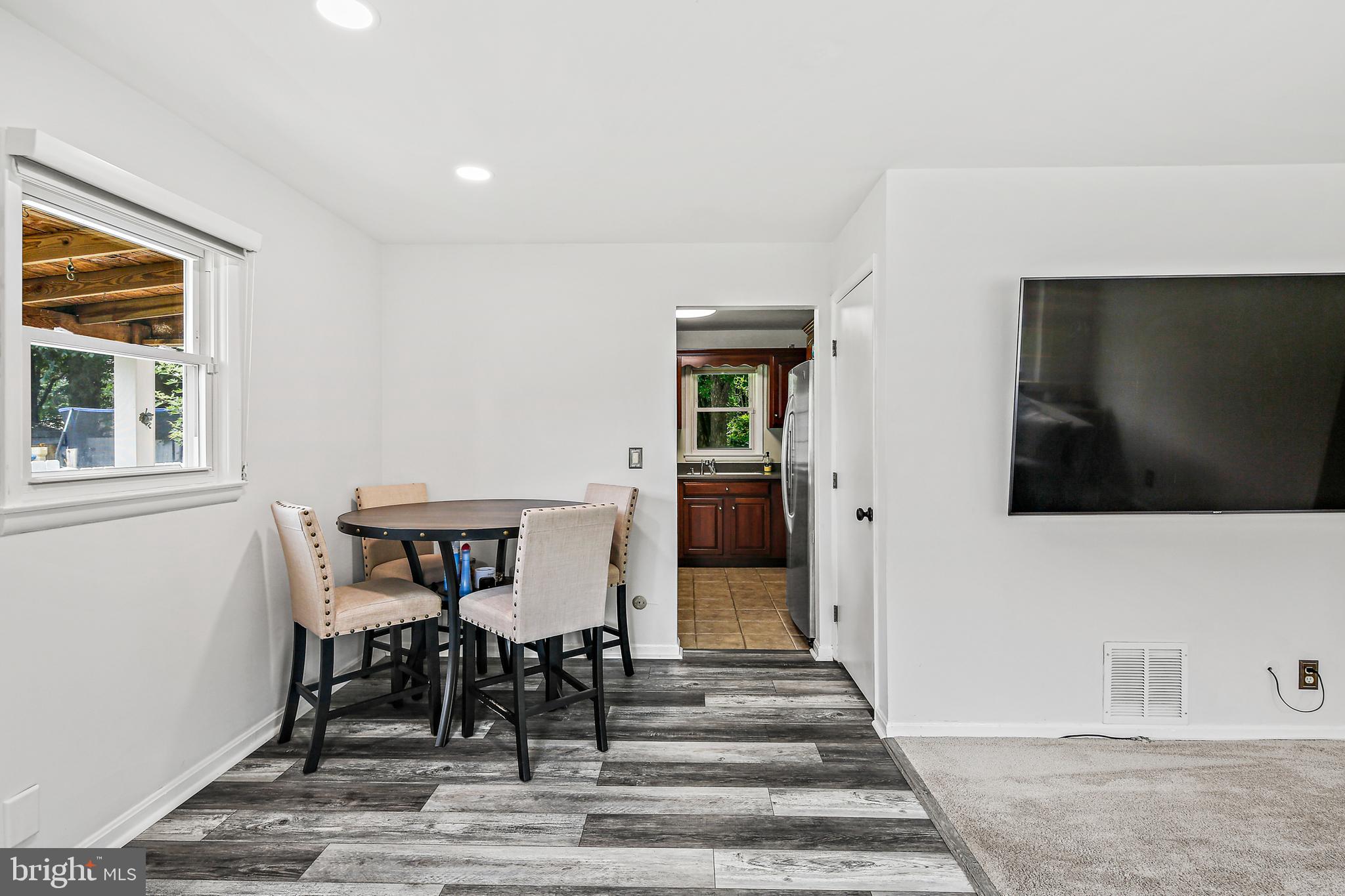 WHITFIELD KNOLLS - Residential