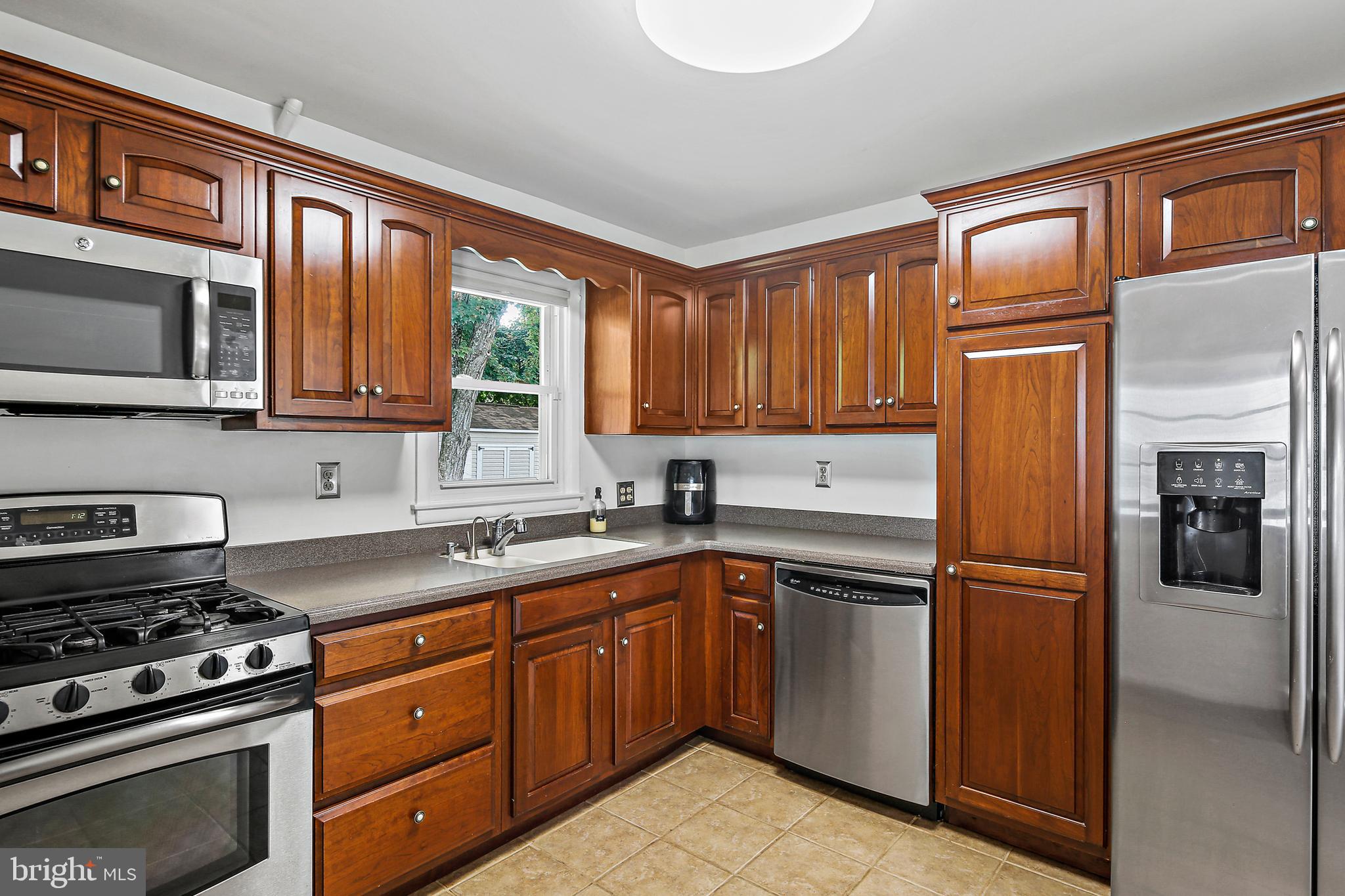 WHITFIELD KNOLLS - Residential