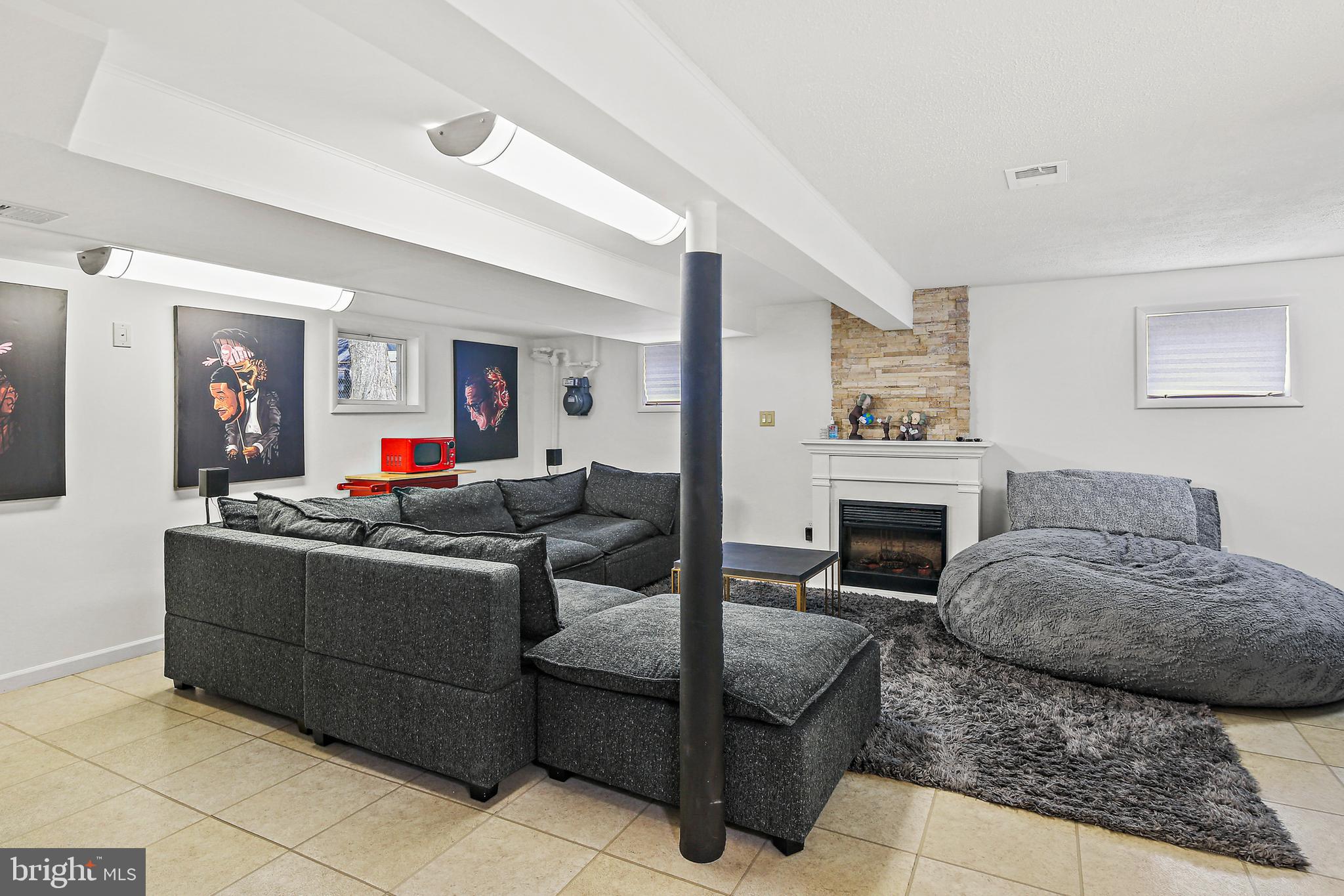 WHITFIELD KNOLLS - Residential