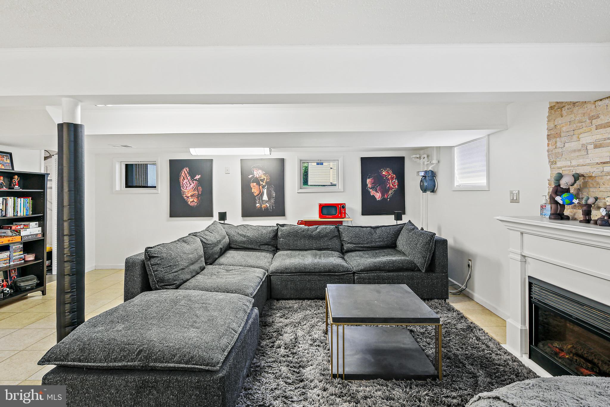 WHITFIELD KNOLLS - Residential