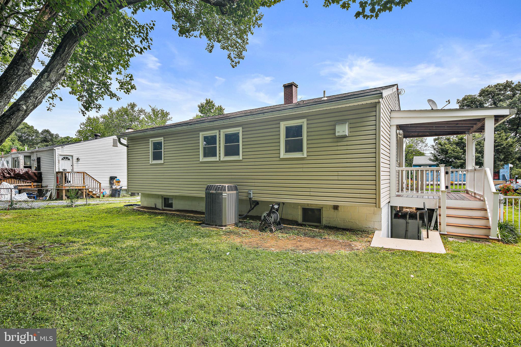 WHITFIELD KNOLLS - Residential