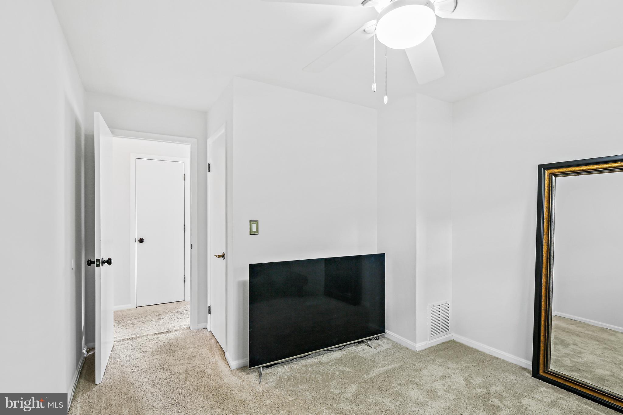 WHITFIELD KNOLLS - Residential