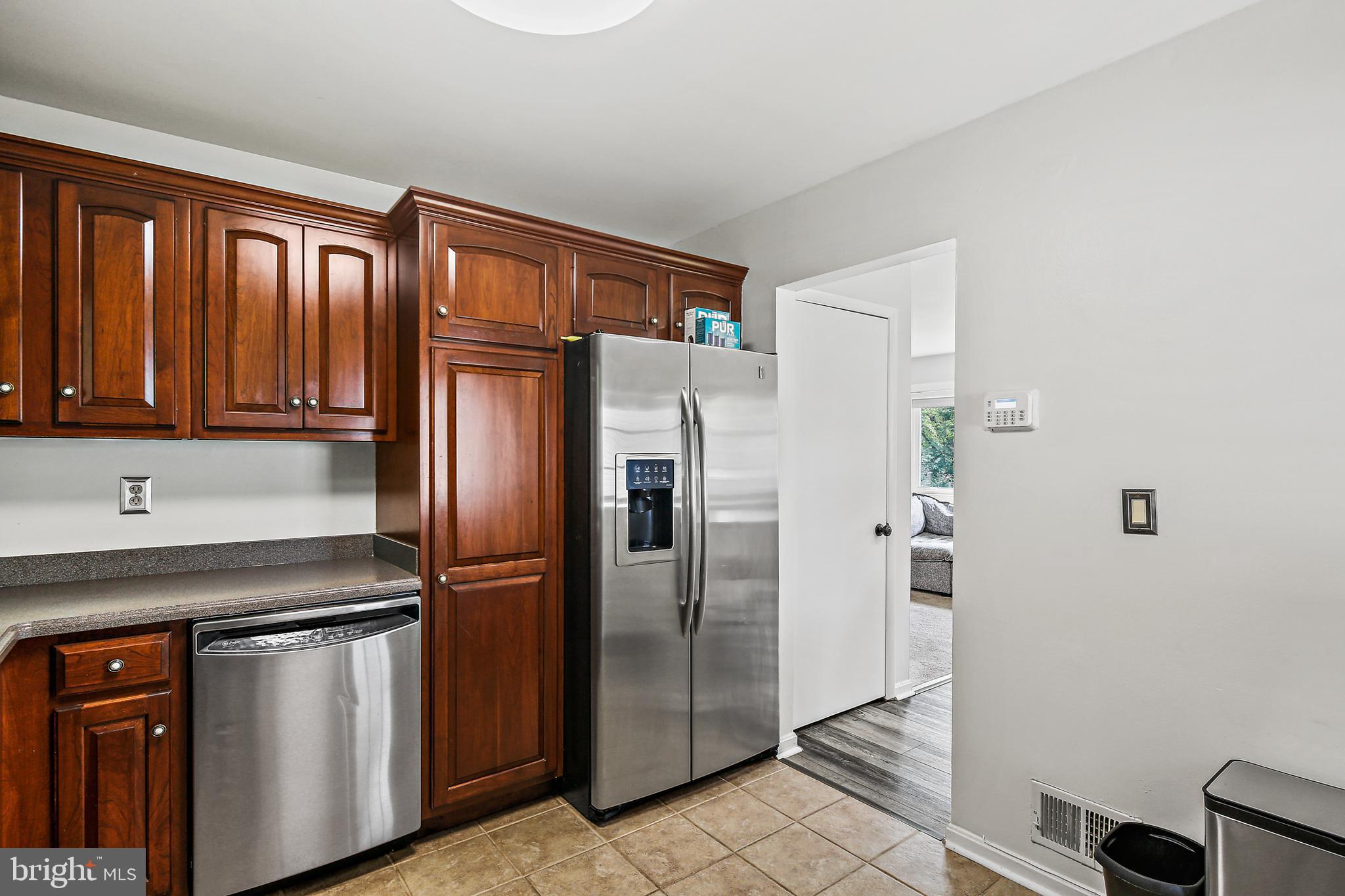 WHITFIELD KNOLLS - Residential