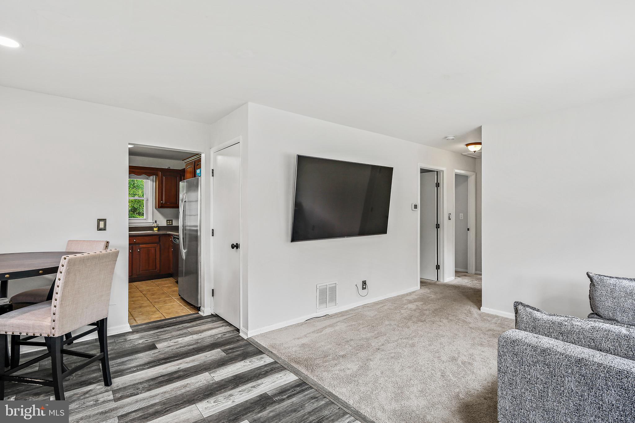 WHITFIELD KNOLLS - Residential