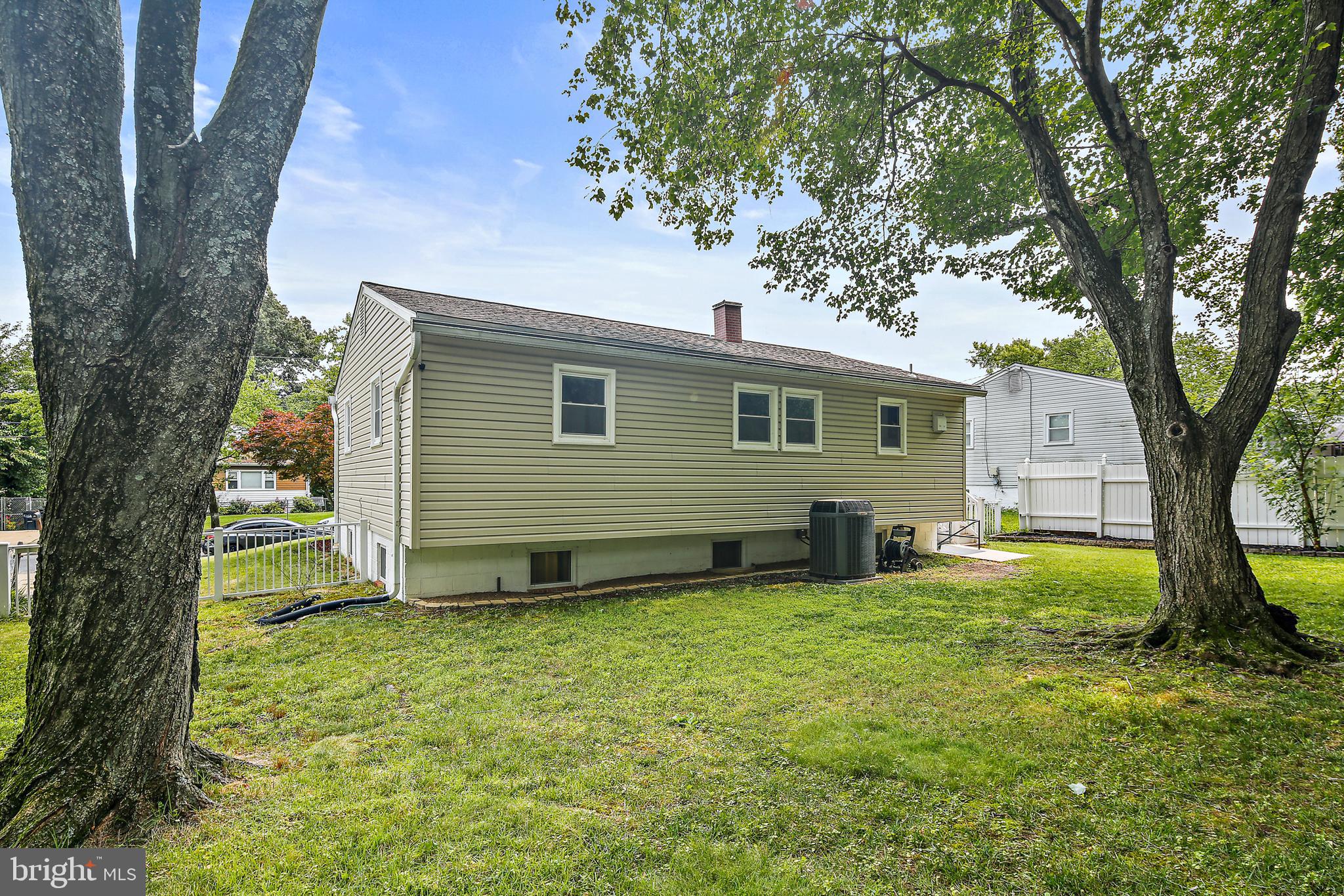 WHITFIELD KNOLLS - Residential