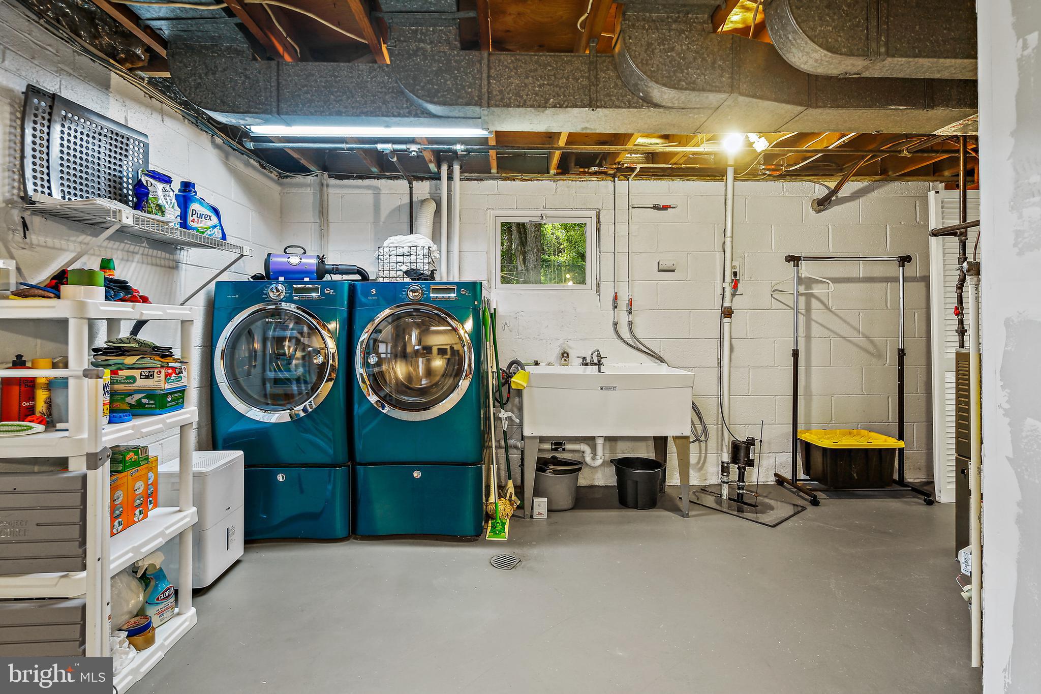 WHITFIELD KNOLLS - Residential