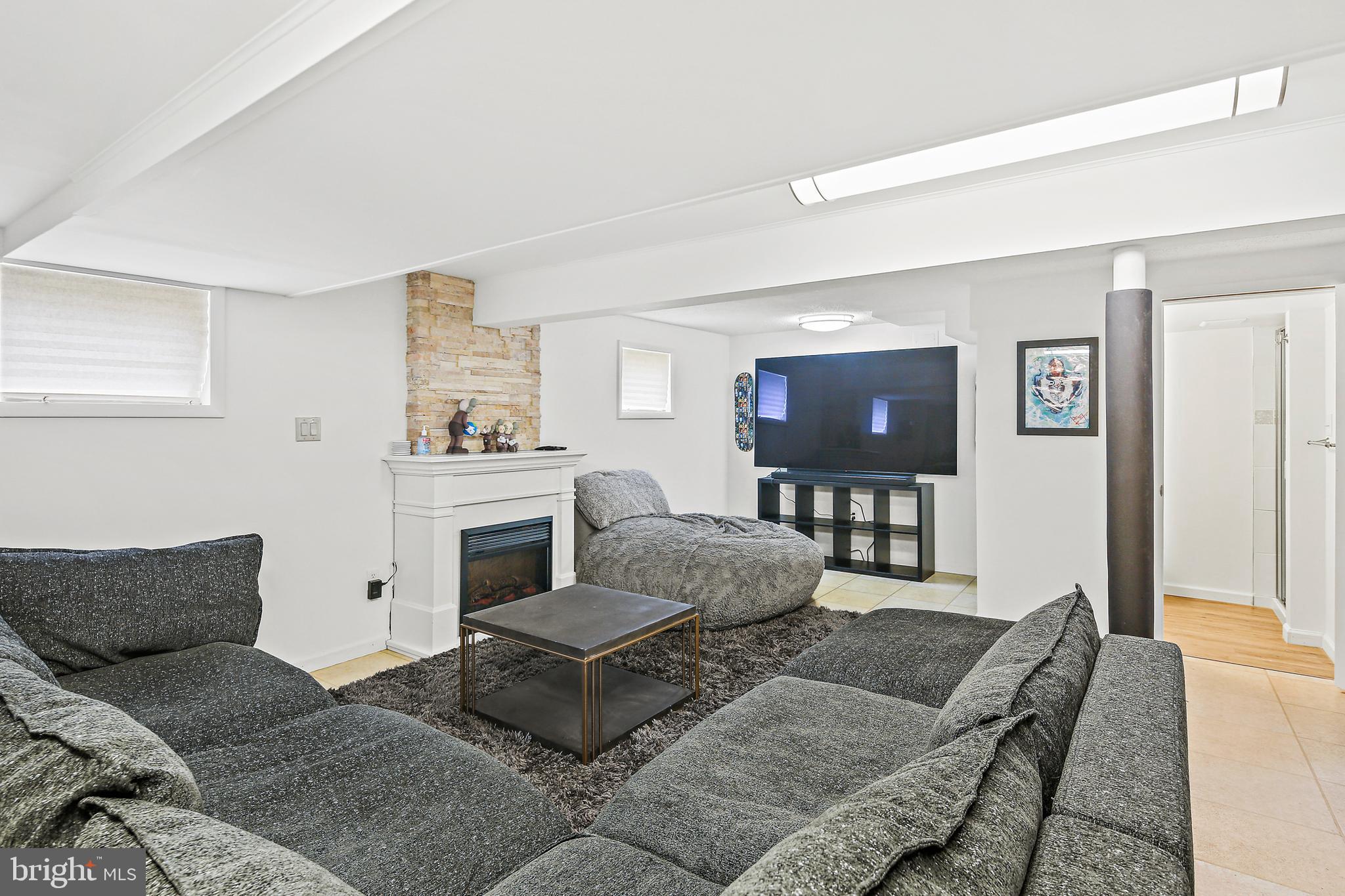 WHITFIELD KNOLLS - Residential