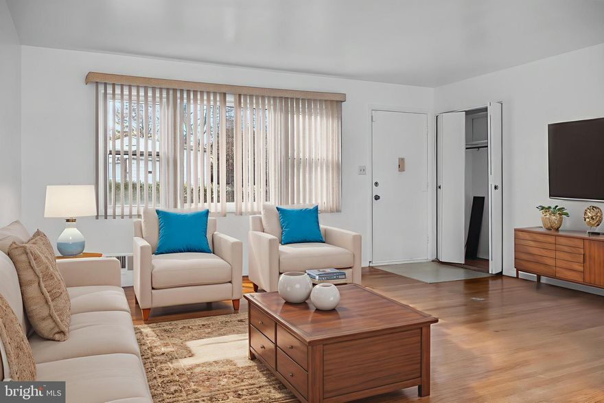 (((((((( MONITORED ALARM ON PROPERTY WILL BE DISABLED DURING SCHEDULED SHOWINGS )))))
BACK ON THE MARKET (BUYER DID NOT PERFORM). JUST IN TIME FOR THE NEW YEAR! PLEASE VISIT THIS CHARMING SINGLE-FAMILY HOME OFFERING A WELCOMING ATMOSPHERE IN A WELL-ESTABLISHED NEIGHBORHOOD. THIS RESIDENCE SPANS APPROXIMATELY 2,000+ SQUARE FEET AND FEATURES THREE BEDROOMS AND TWO FULL BATHROOMS, MAKING IT IDEAL FOR VARIOUS LIFESTYLE NEEDS. THIS HOME SITS ON A GENEROUS SIZE LOT, PROVIDING AMPLE OUTDOOR SPACE FOR RELAXING, GARDENING, OR ENTERTAINING FRIENDS AND FAMILY. INSIDE, YOU'LL FIND A BRIGHT, COMFORTABLE LIVING AREAS WITH PLENTY OF ROOM TO CUSTOMIZE TO YOUR TASTES AND NEEDS.​ ITS CLASSIC LAYOUT OFFERS EFFORTLESS FLOW, MAKING EVERYDAY LIVING BOTH CONVENIENT AND ENJOYABLE.​ CONVENIENTLY LOCATED NEAR SCHOOLS, PARKS, AND SHOPPING, ENHANCING CONVENIENCE AND ACCESSIBILITY FOR RESIDENTS.​ OWN FOR LESS THAN RENTING! ALL HOME BUYER ASSISTANCE PROGRAMS ARE WELCOME. MAKE YOUR APPT TODAY!!