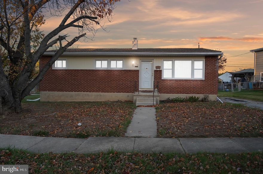 (((((((( MONITORED ALARM ON PROPERTY WILL BE DISABLED DURING SCHEDULED SHOWINGS )))))
TAKING BACK-UP OFFERS! JUST IN TIME FOR THE NEW YEAR! PLEASE VISIT THIS CHARMING SINGLE-FAMILY HOME OFFERING A WELCOMING ATMOSPHERE IN A WELL-ESTABLISHED NEIGHBORHOOD. THIS RESIDENCE SPANS APPROXIMATELY 2,000+ SQUARE FEET AND FEATURES THREE BEDROOMS AND TWO FULL BATHROOMS, MAKING IT IDEAL FOR VARIOUS LIFESTYLE NEEDS. THIS HOME SITS ON A GENEROUS SIZE LOT, PROVIDING AMPLE OUTDOOR SPACE FOR RELAXING, GARDENING, OR ENTERTAINING FRIENDS AND FAMILY. INSIDE, YOU'LL FIND A BRIGHT, COMFORTABLE LIVING AREAS WITH PLENTY OF ROOM TO CUSTOMIZE TO YOUR TASTES AND NEEDS.​ ITS CLASSIC LAYOUT OFFERS EFFORTLESS FLOW, MAKING EVERYDAY LIVING BOTH CONVENIENT AND ENJOYABLE.​ CONVENIENTLY LOCATED NEAR SCHOOLS, PARKS, AND SHOPPING, ENHANCING CONVENIENCE AND ACCESSIBILITY FOR RESIDENTS.​ OWN FOR LESS THAN RENTING! ALL HOME BUYER ASSISTANCE PROGRAMS ARE WELCOME. MAKE YOUR APPT TODAY!!