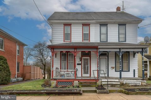 Photo of 324 E PARK ST, ELIZABETHTOWN, PA 17022 (MLS # PALA2031496)