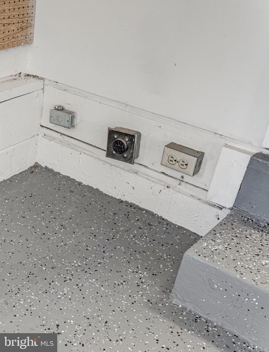 MONTCLAIR/COUNTRY CLUB - Residential