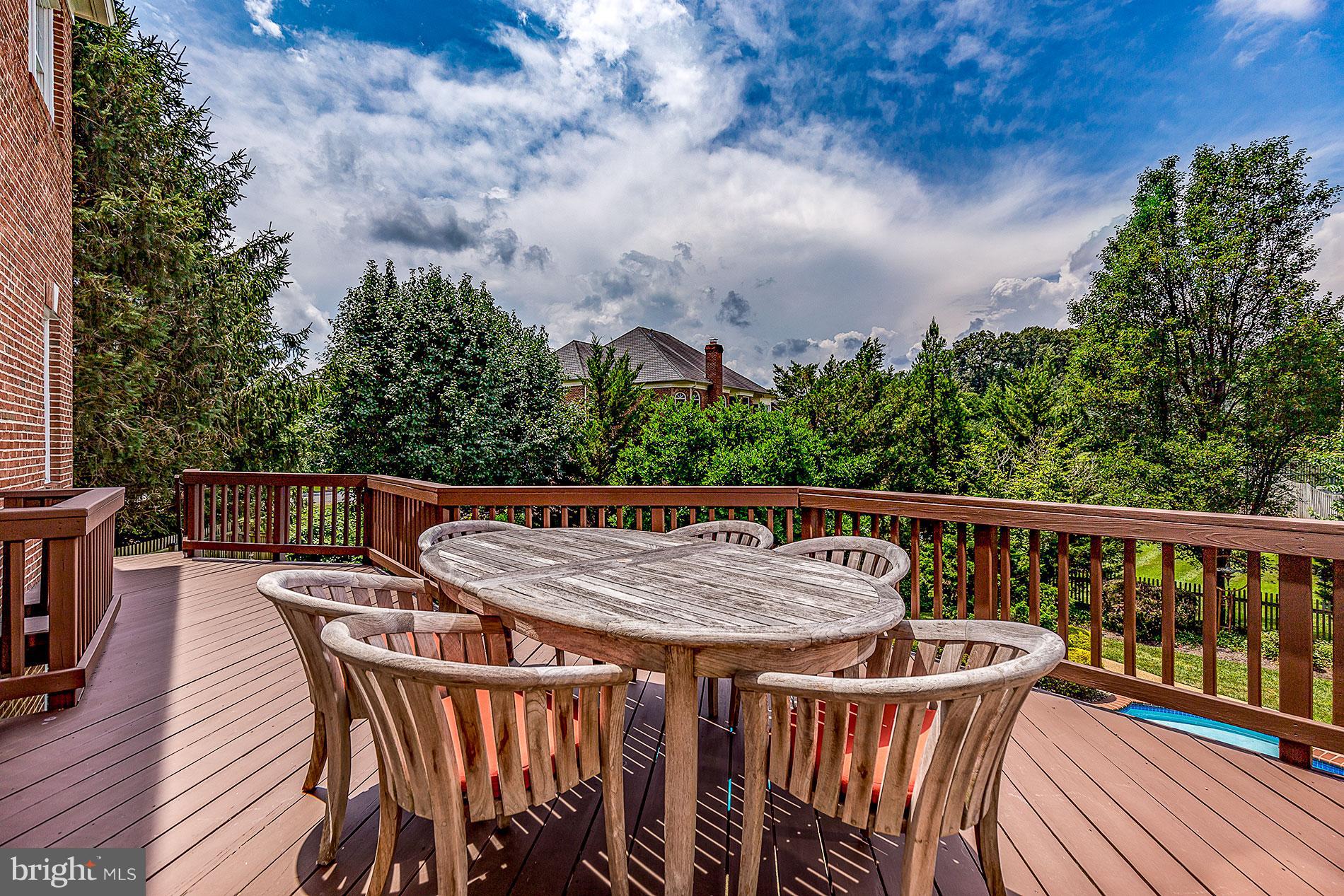 OAKTON RETREAT - Residential