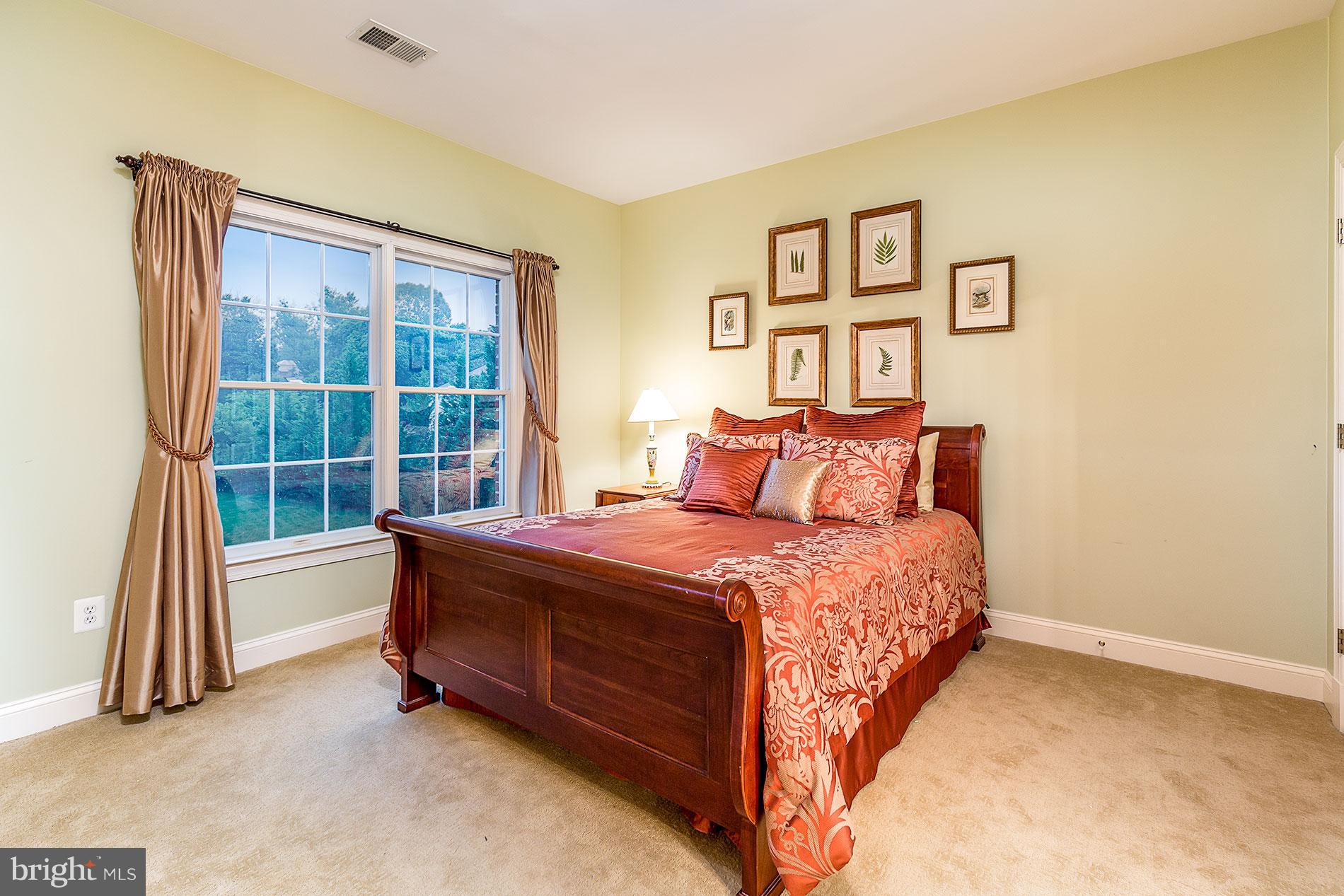 OAKTON RETREAT - Residential