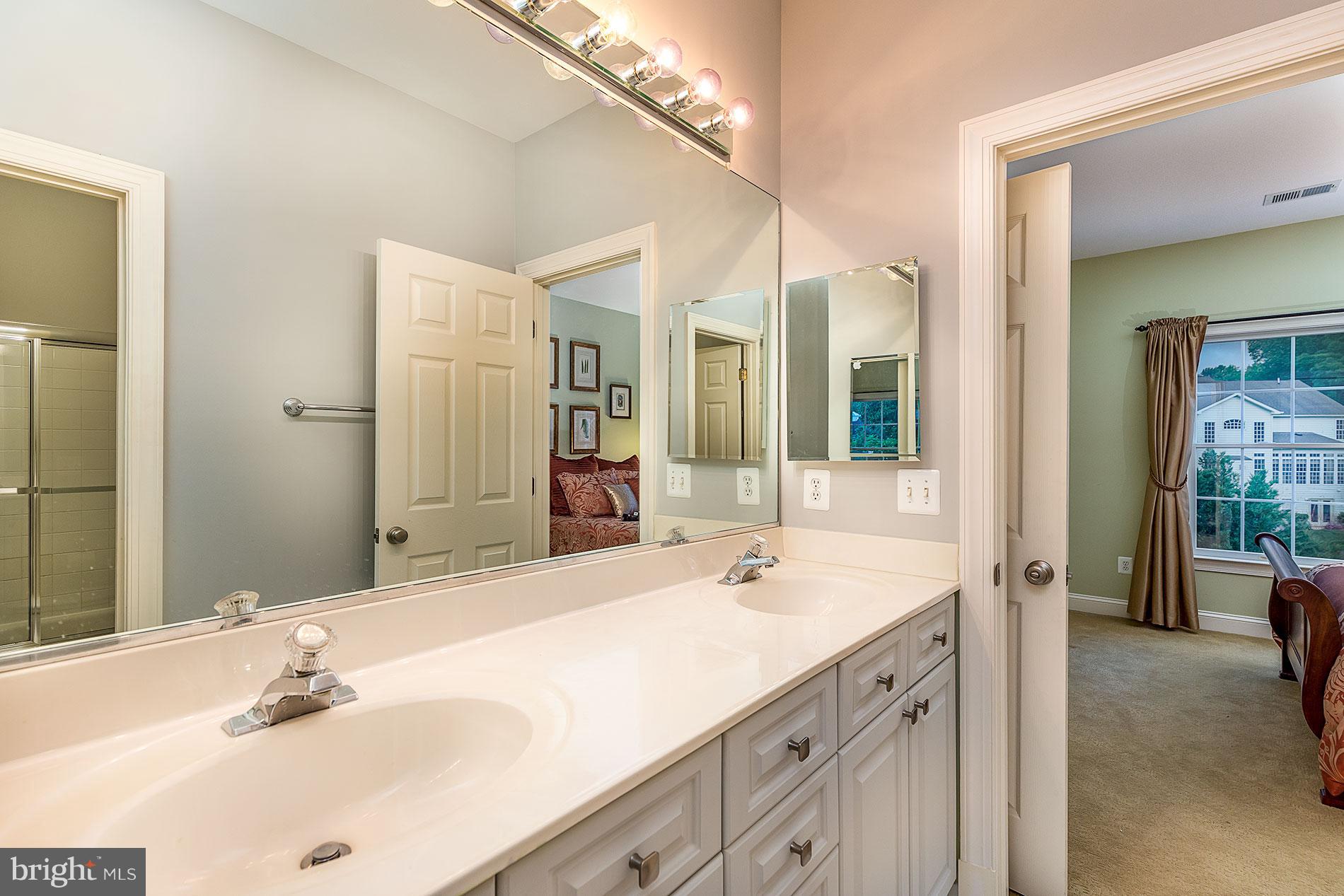 OAKTON RETREAT - Residential