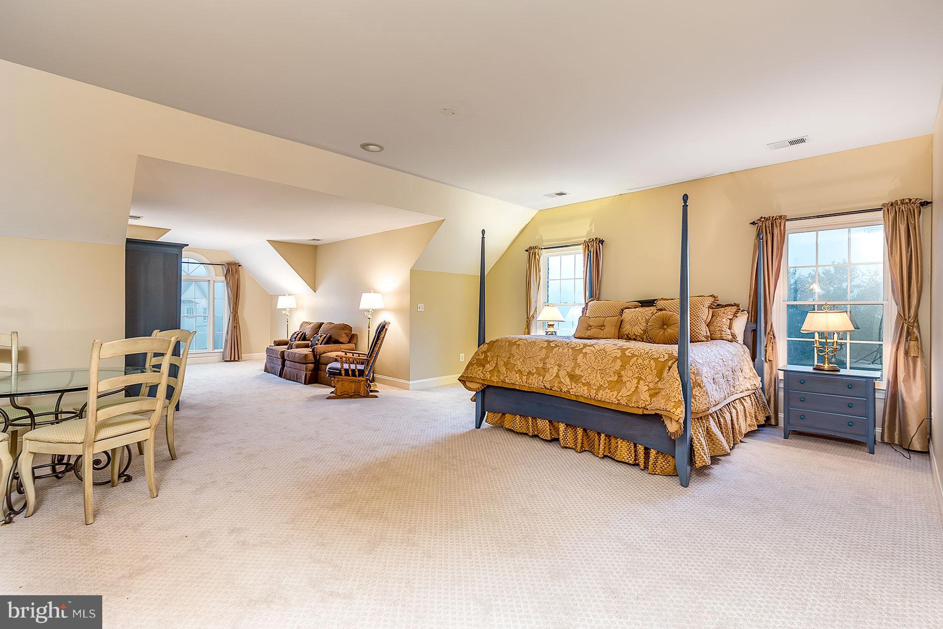 OAKTON RETREAT - Residential