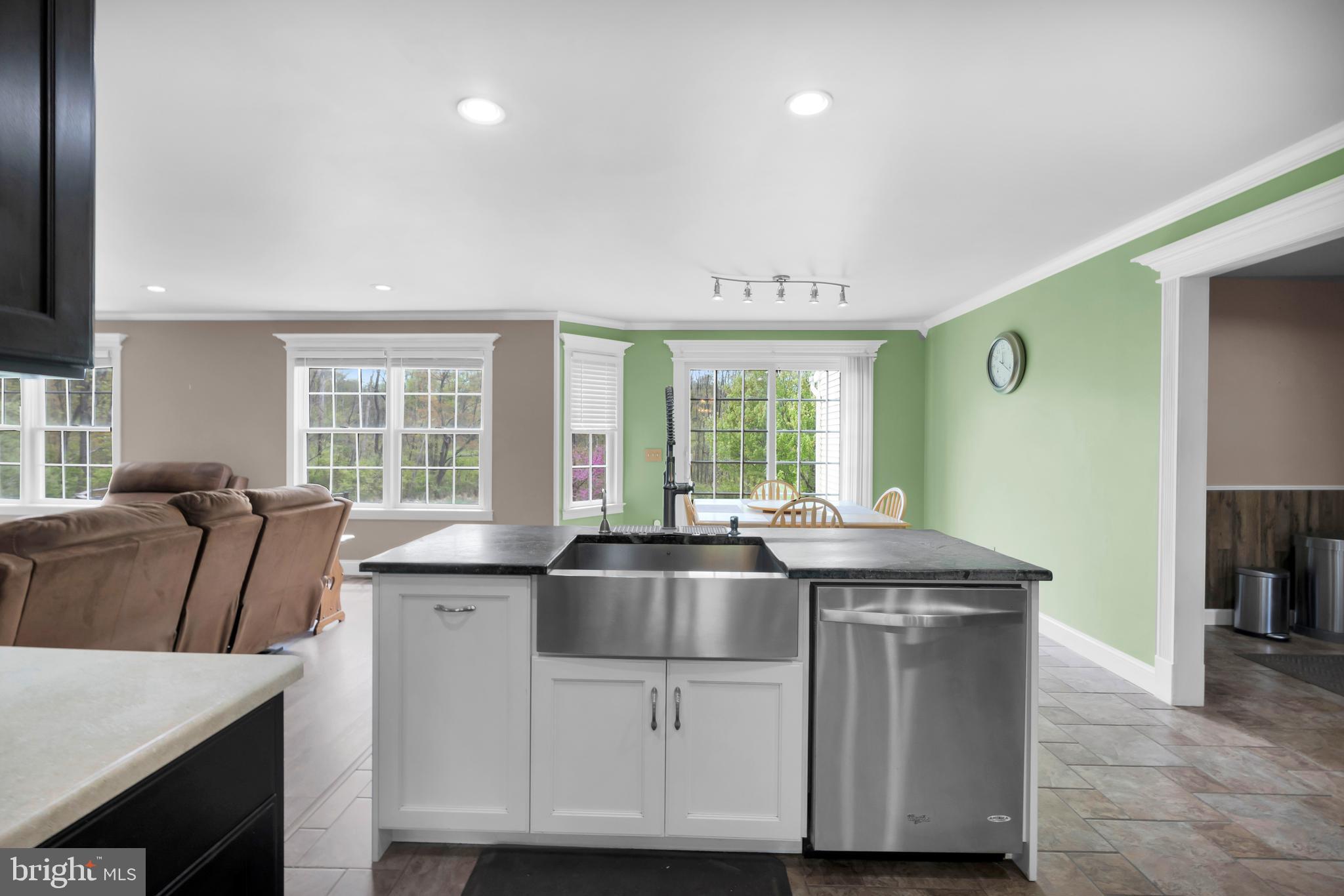 COUNTRY VIEW ESTS - Residential