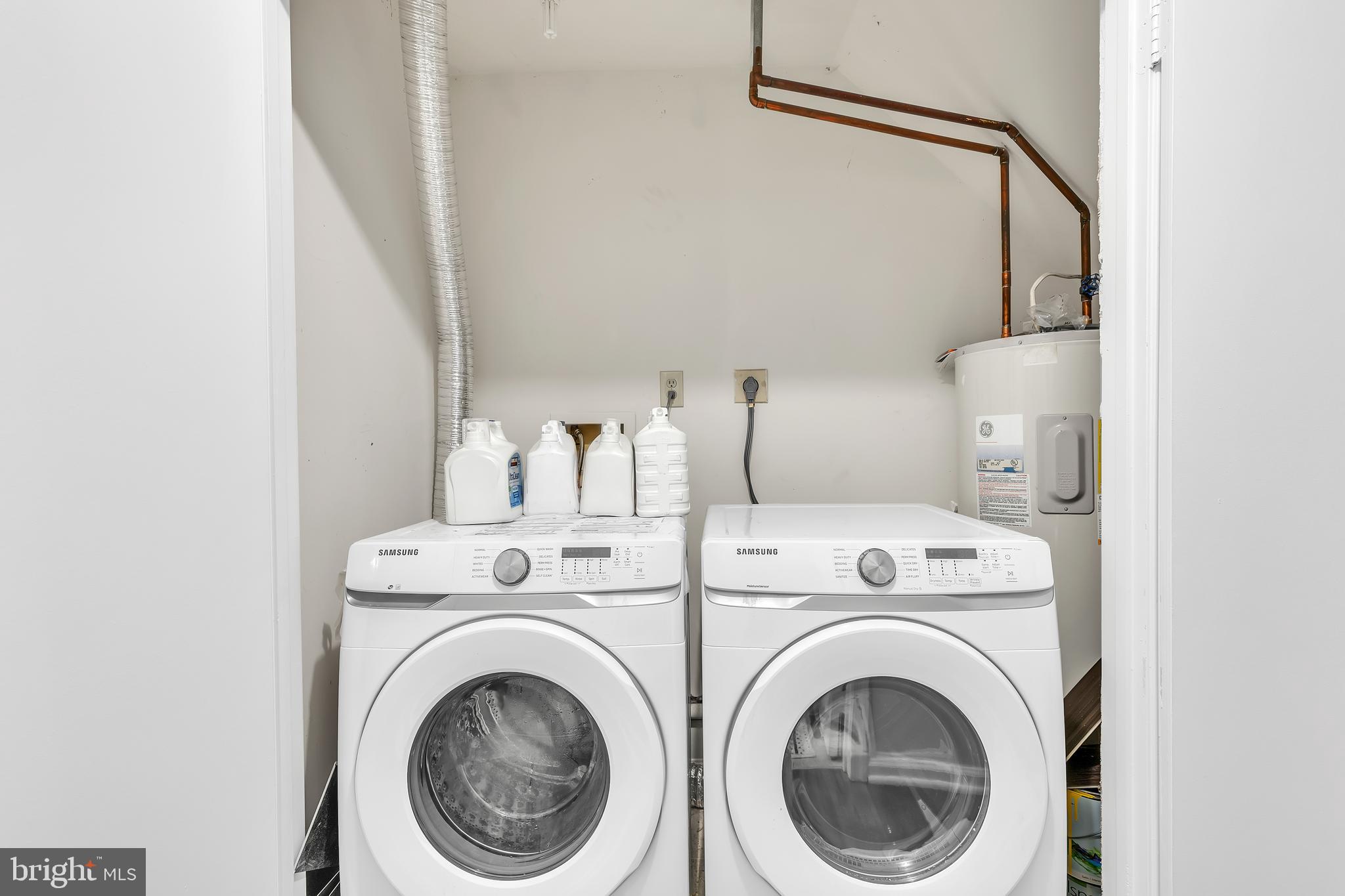 LAUREL LAKES PLAT 2 - Residential