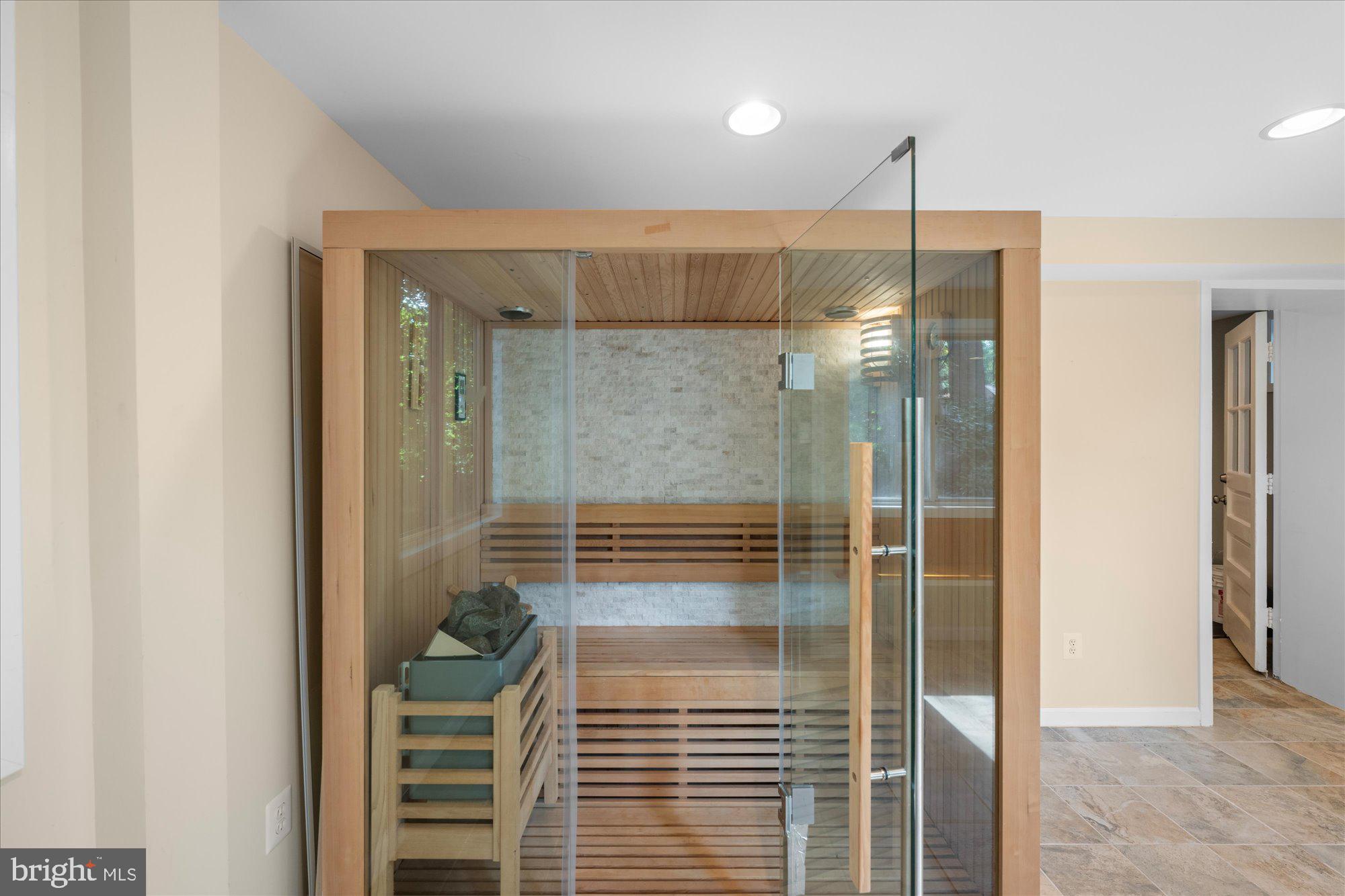 ROCK CREEK PALISADES - Residential