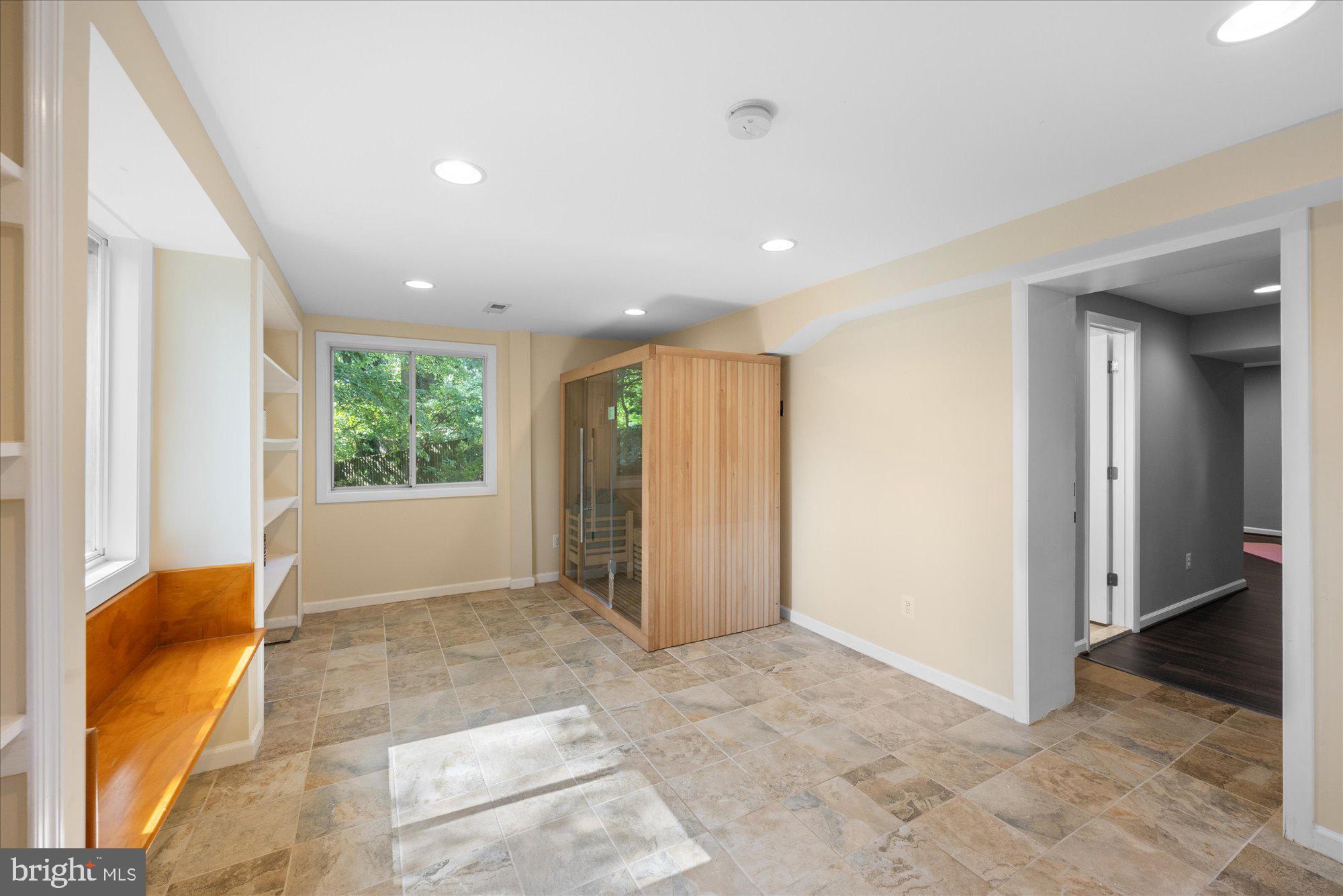 ROCK CREEK PALISADES - Residential