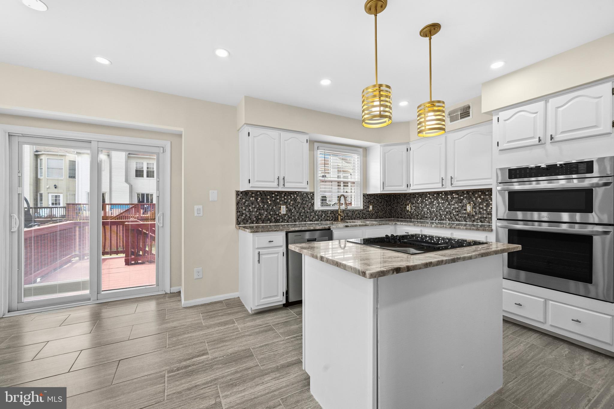 SEVEN OAKS - Residential