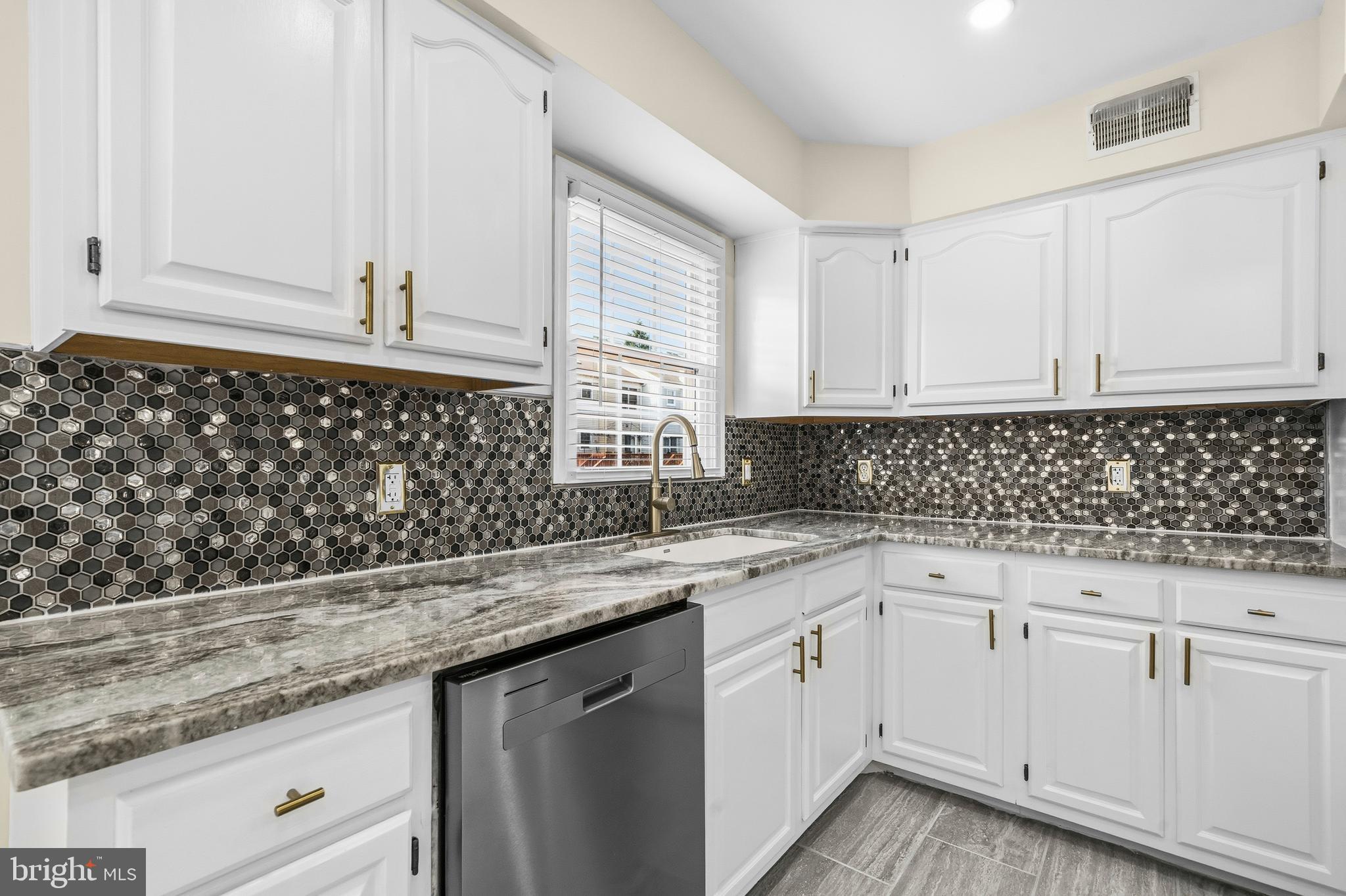 SEVEN OAKS - Residential