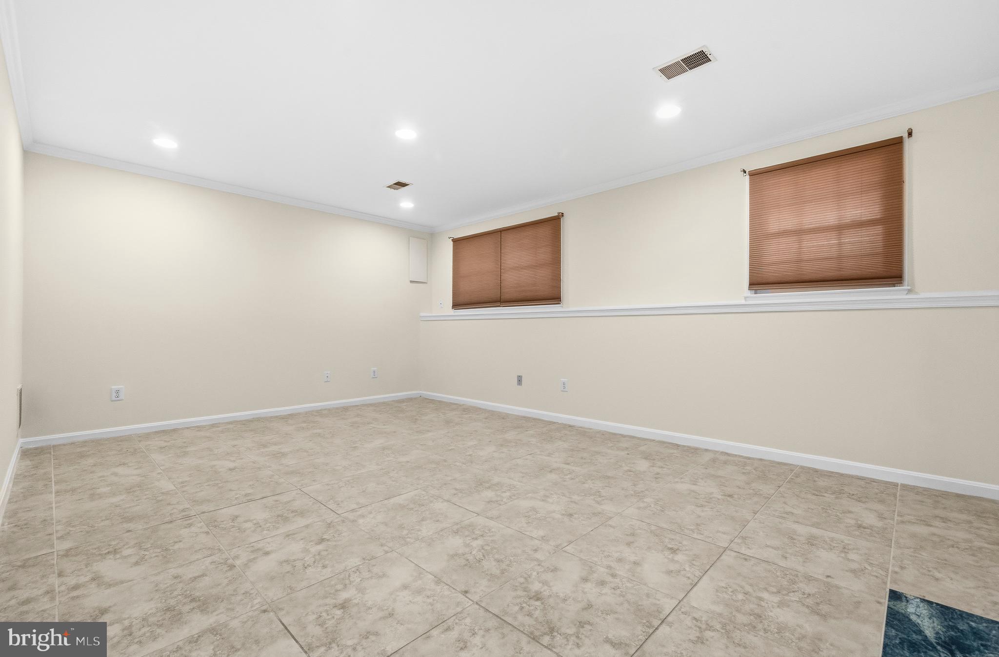 SEVEN OAKS - Residential