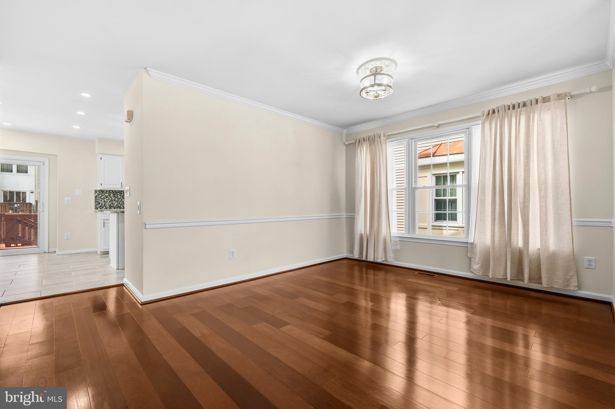 SEVEN OAKS - Residential