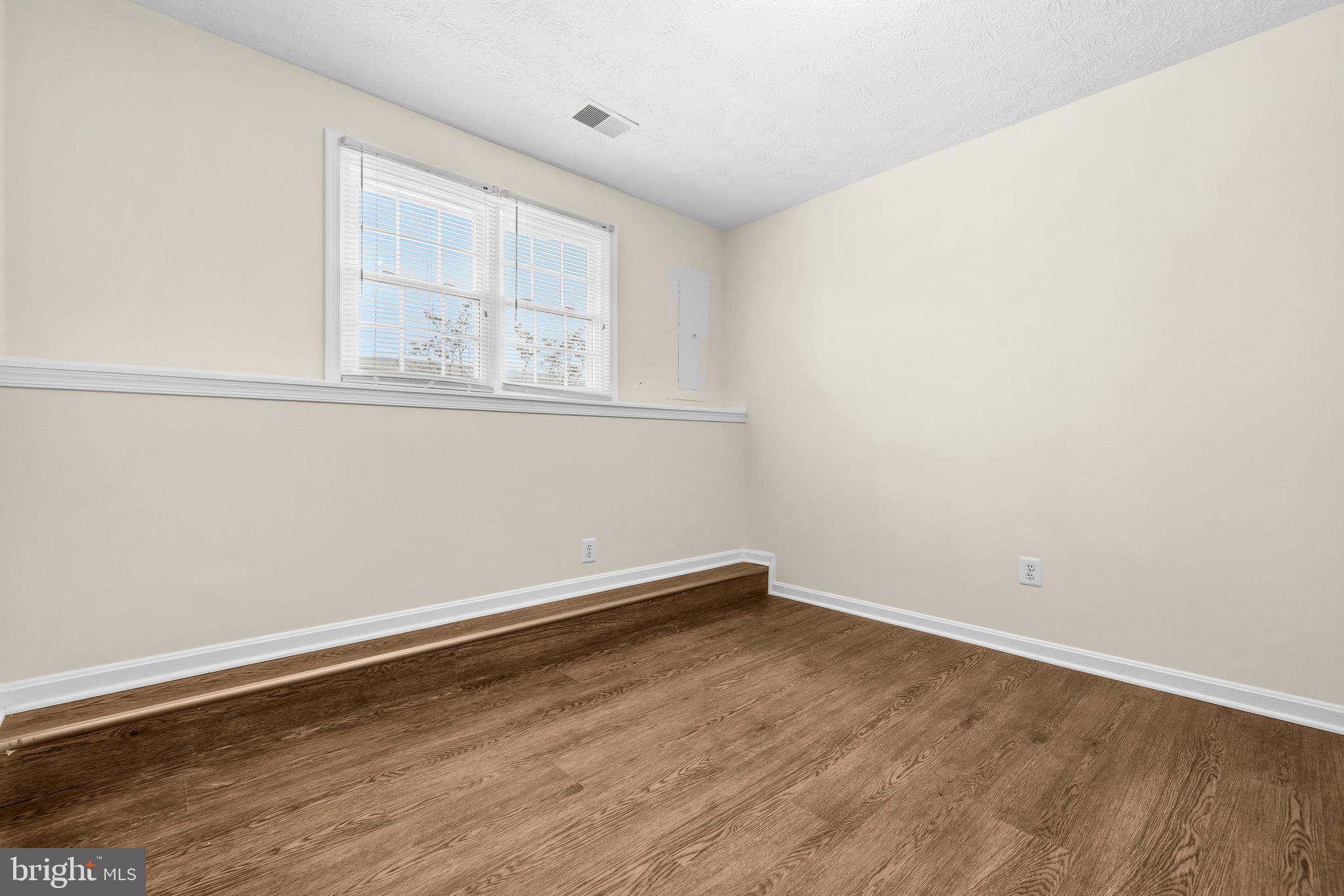 SEVEN OAKS - Residential