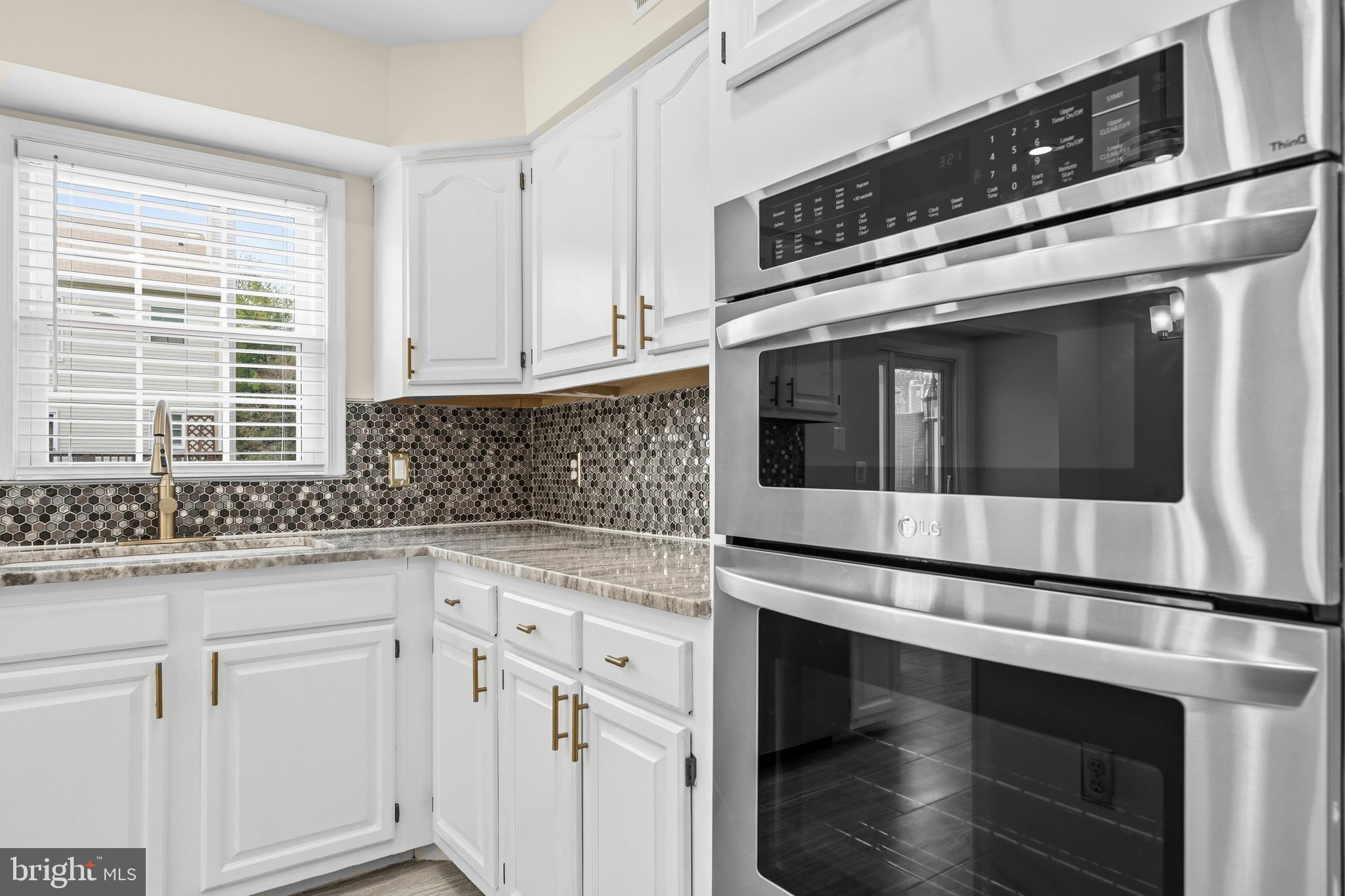 SEVEN OAKS - Residential