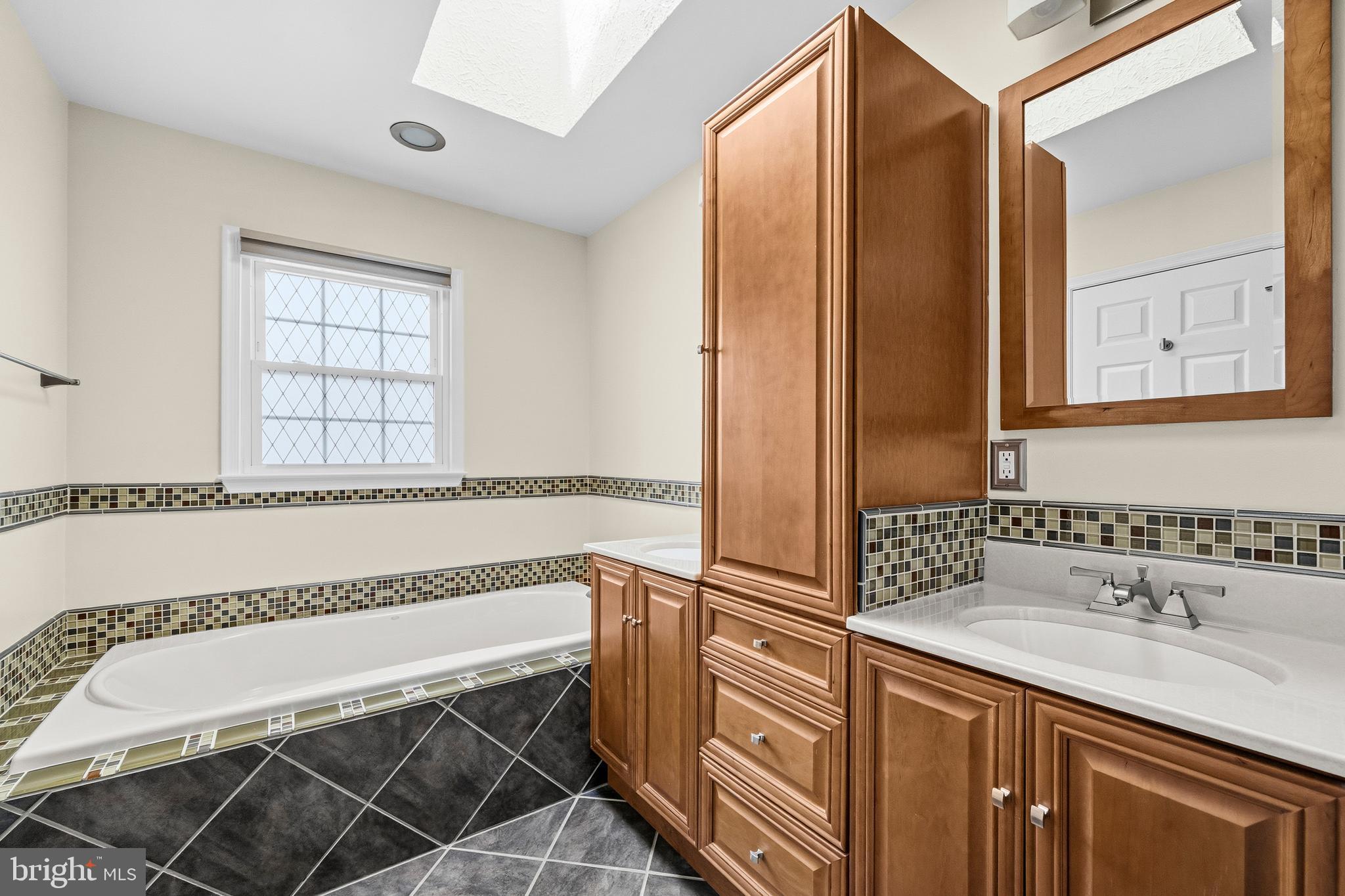 SEVEN OAKS - Residential